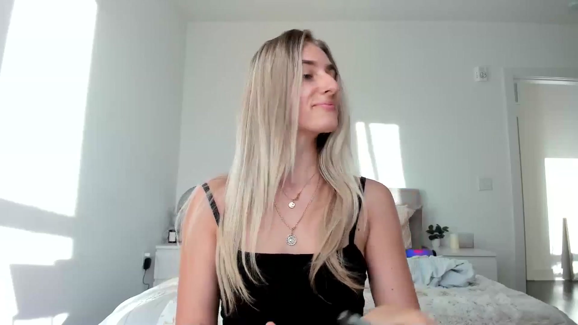 Gallery image thumbnail from Vodka_Queen's myfreecams stream on, 12/16/2024, 01:38 image 2 of 20