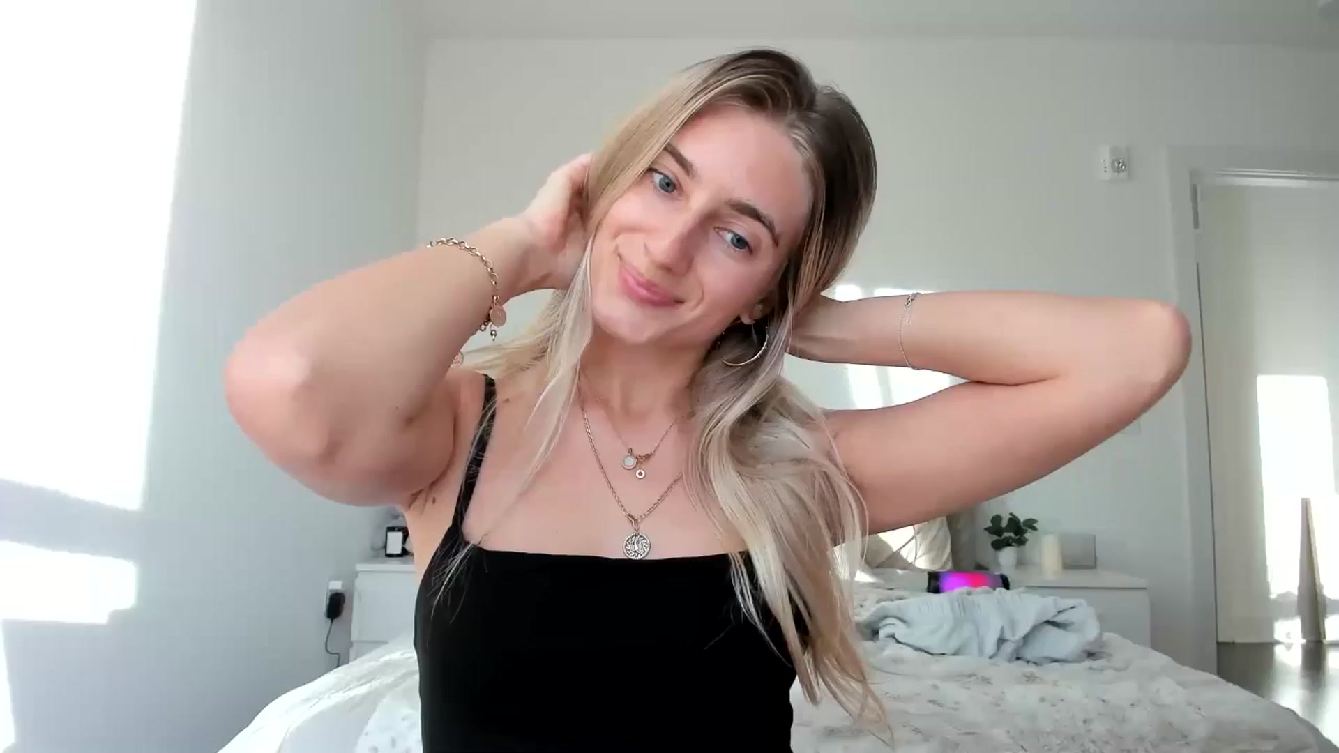 Gallery image thumbnail from Vodka_Queen's myfreecams stream on, 12/16/2024, 01:38 image 1 of 20