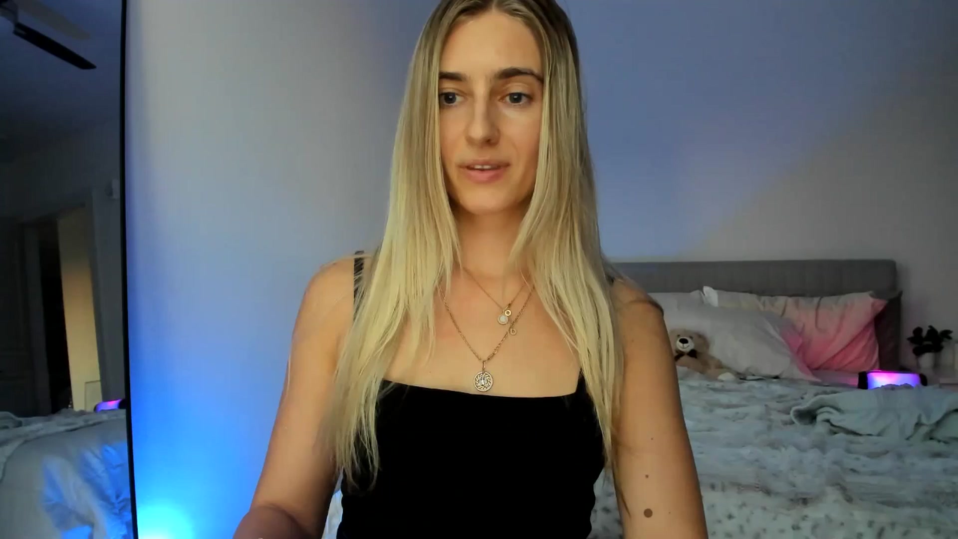 Gallery image thumbnail from Vodka_Queen's myfreecams stream on, 12/16/2024, 01:38 image 12 of 20