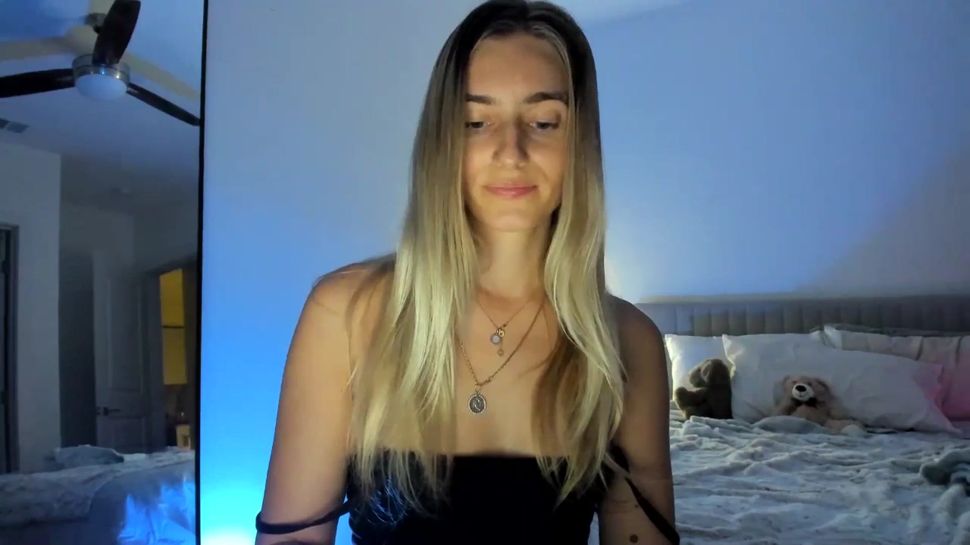 Gallery image thumbnail from Vodka_Queen's myfreecams stream on, 12/16/2024, 01:38 image 18 of 20