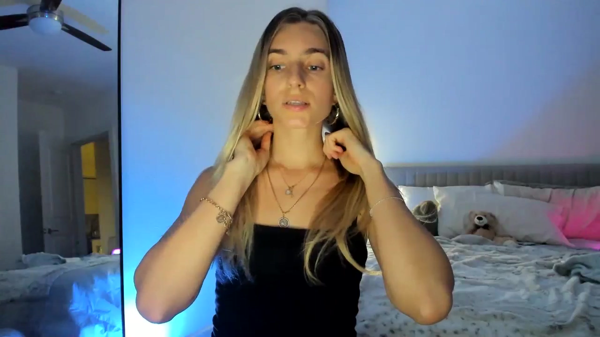 Gallery image thumbnail from Vodka_Queen's myfreecams stream on, 12/16/2024, 01:38 image 15 of 20
