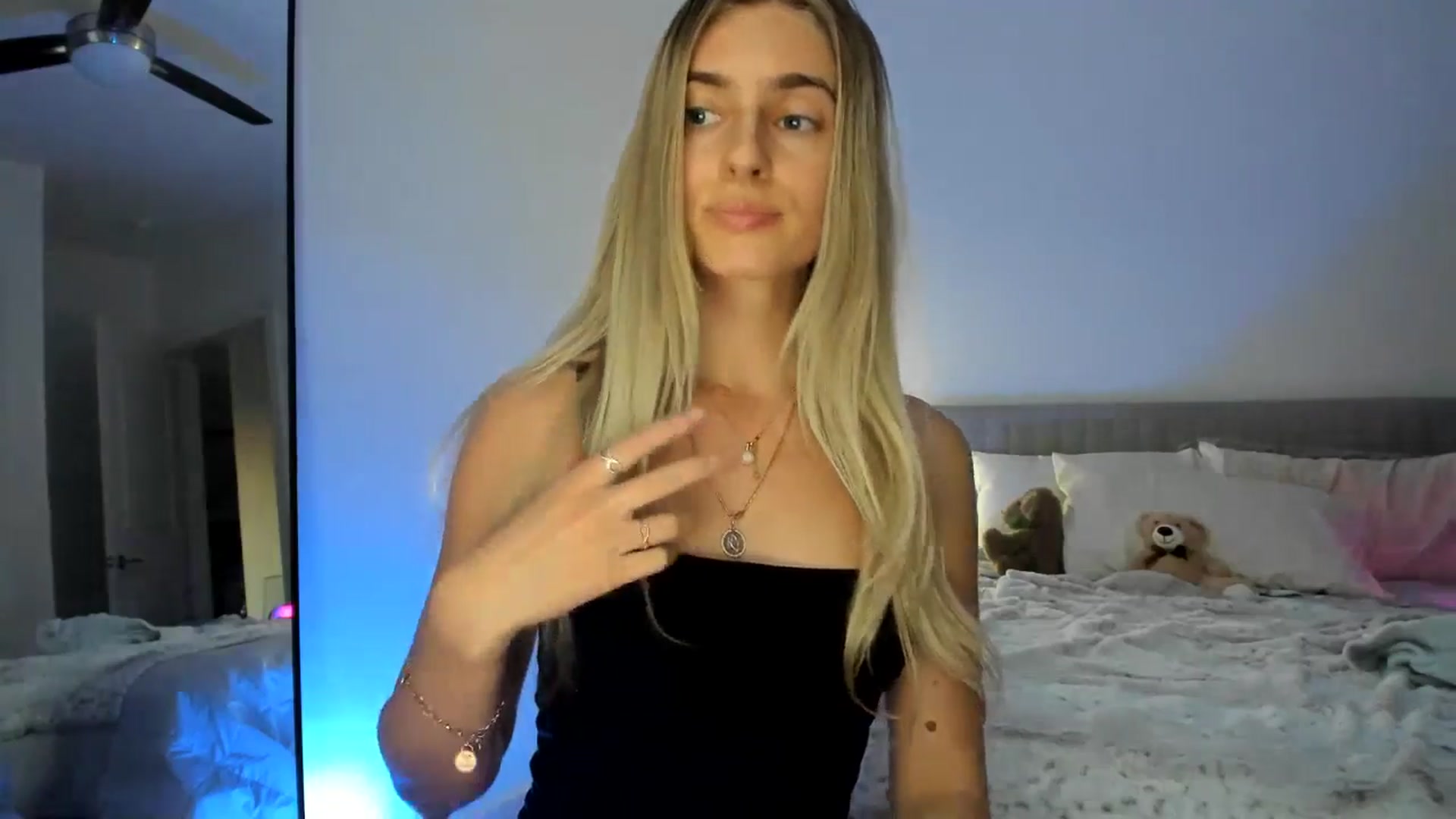 Gallery image thumbnail from Vodka_Queen's myfreecams stream on, 12/16/2024, 01:38 image 13 of 20