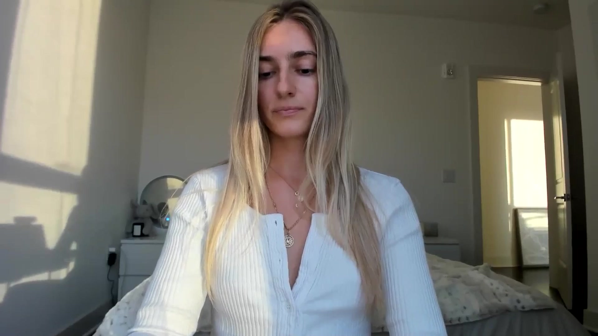 Gallery image thumbnail from Vodka_Queen's myfreecams stream on, 12/18/2024, 01:04 image 14 of 20