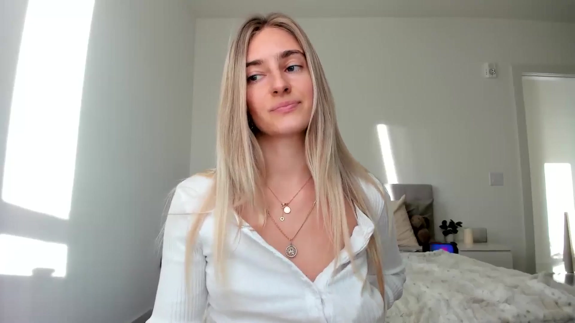 Gallery image thumbnail from Vodka_Queen's myfreecams stream on, 12/18/2024, 01:04 image 7 of 20