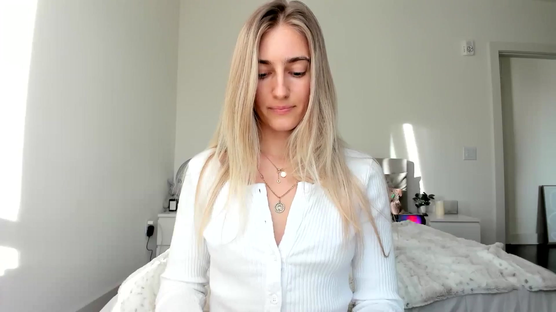 Gallery image thumbnail from Vodka_Queen's myfreecams stream on, 12/18/2024, 01:04 image 2 of 20