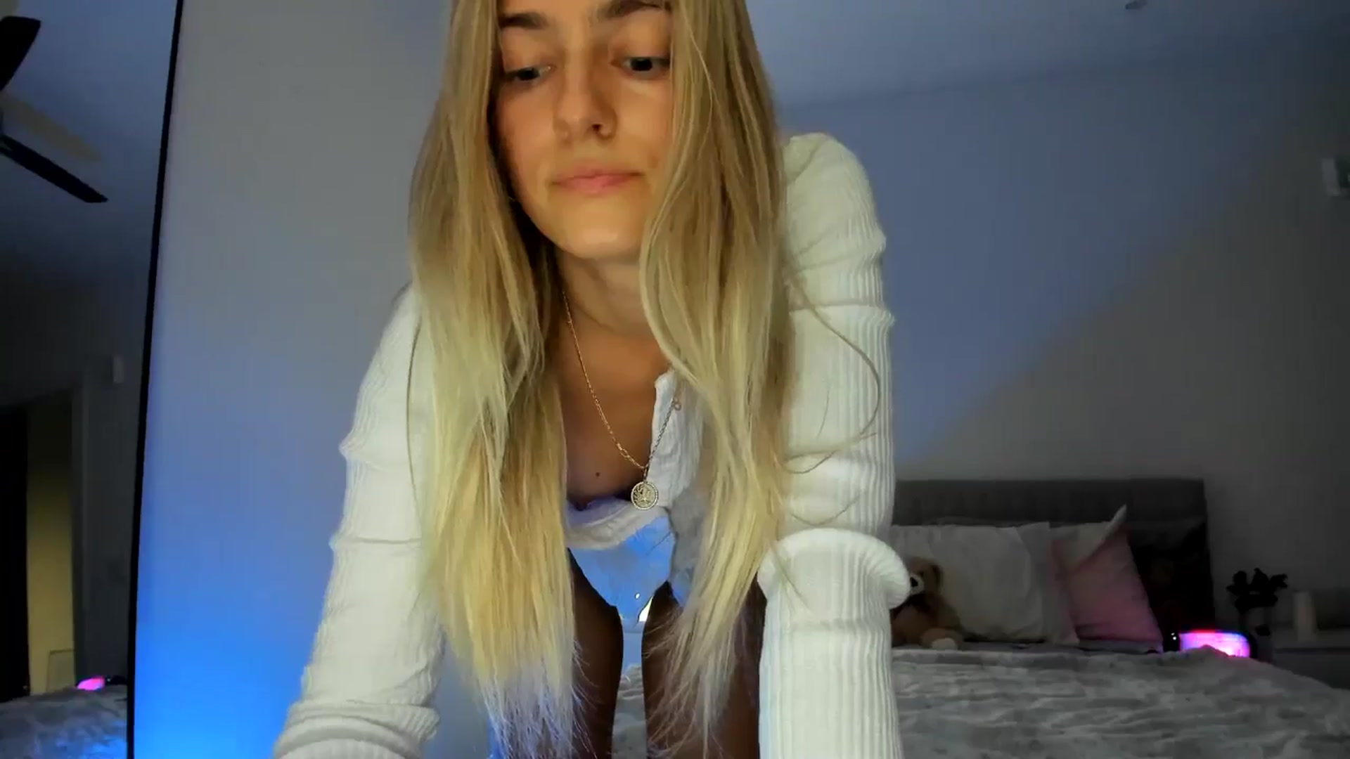 Gallery image thumbnail from Vodka_Queen's myfreecams stream on, 12/18/2024, 01:04 image 20 of 20