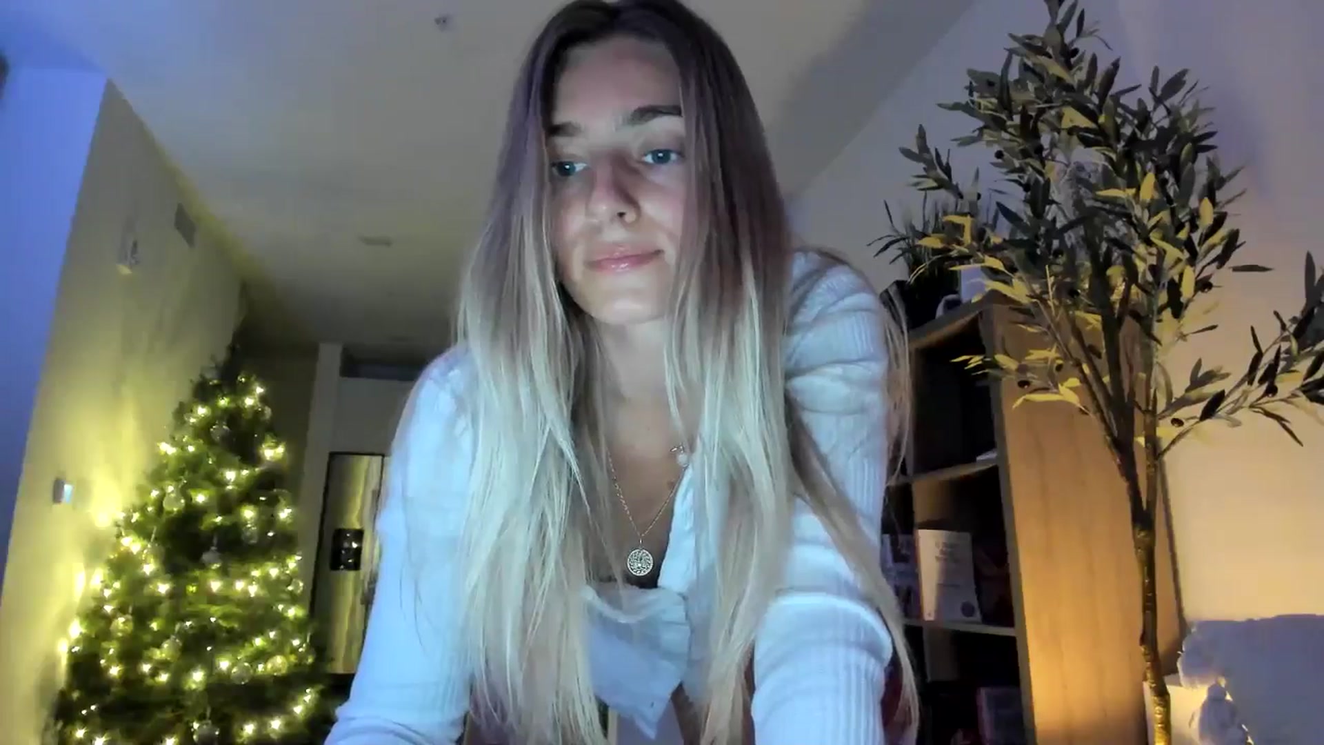 Gallery image thumbnail from Vodka_Queen's myfreecams stream on, 12/18/2024, 05:23 image 7 of 20