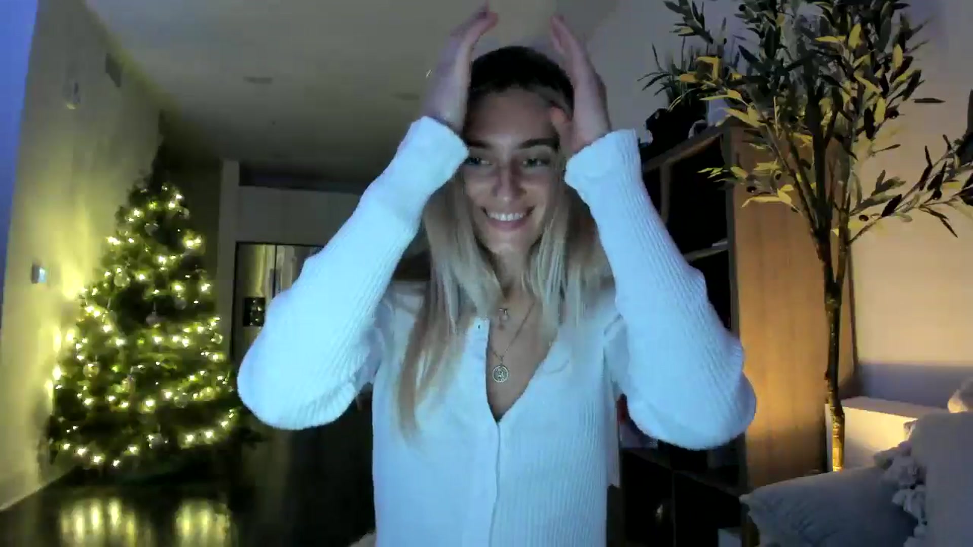 Gallery image thumbnail from Vodka_Queen's myfreecams stream on, 12/18/2024, 05:23 image 15 of 20