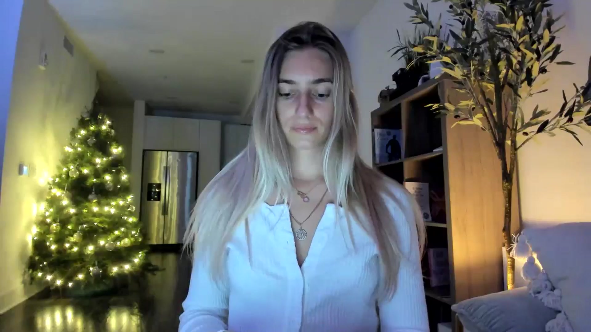 Gallery image thumbnail from Vodka_Queen's myfreecams stream on, 12/18/2024, 05:23 image 9 of 20
