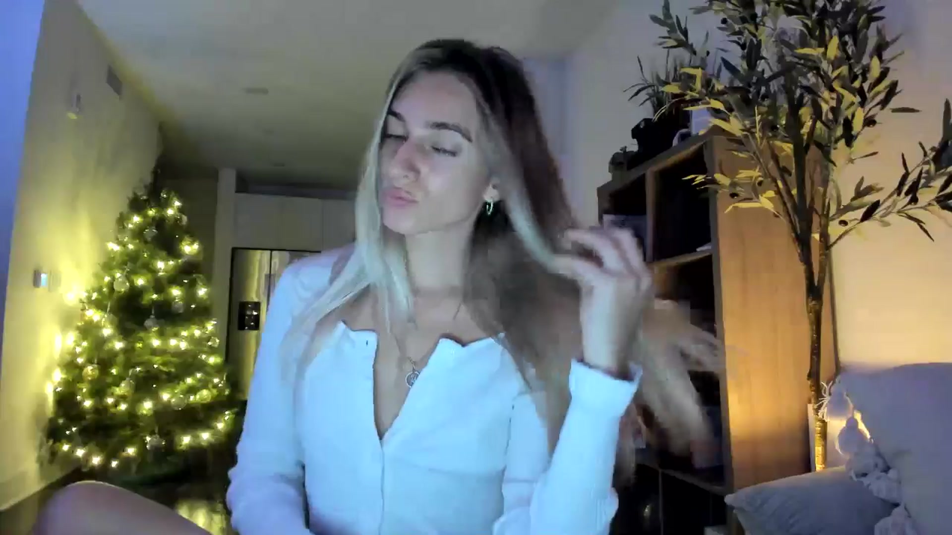 Gallery image thumbnail from Vodka_Queen's myfreecams stream on, 12/18/2024, 05:23 image 12 of 20