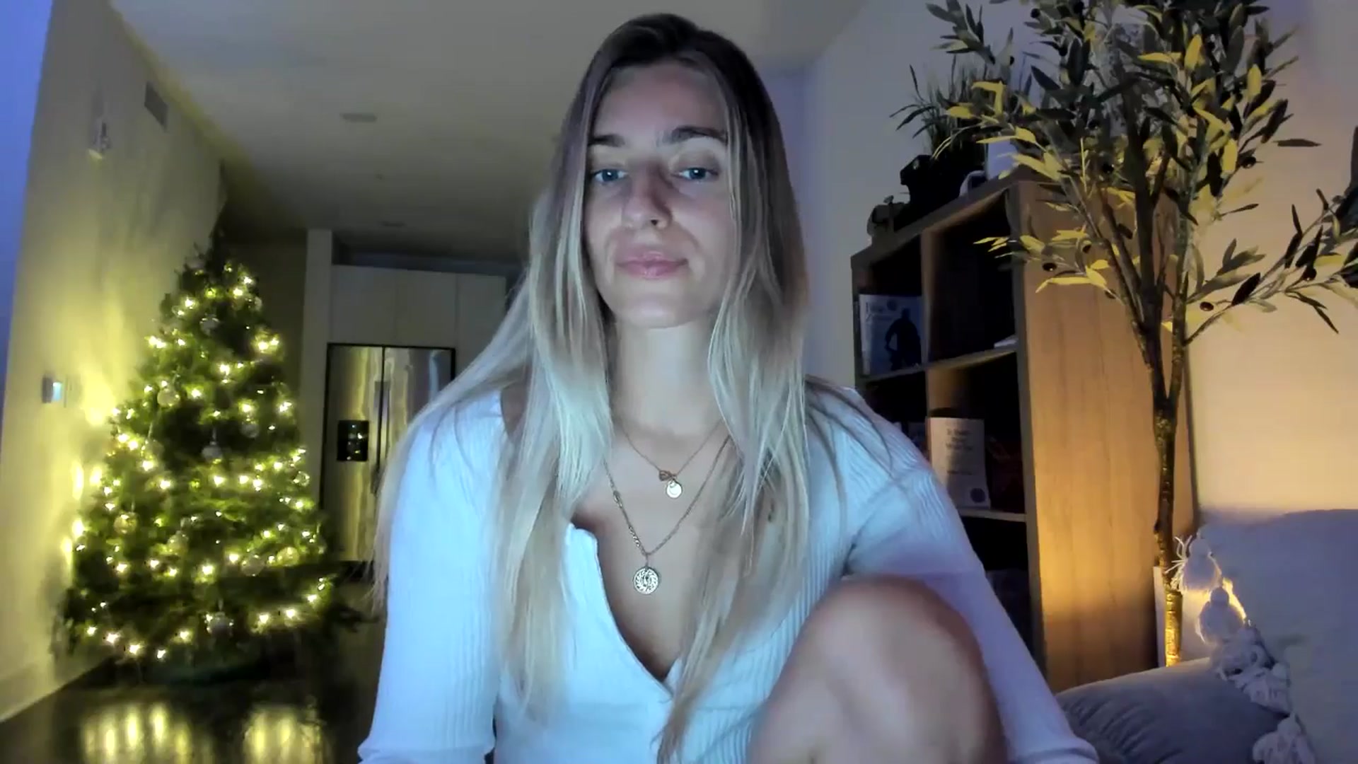 Gallery image thumbnail from Vodka_Queen's myfreecams stream on, 12/18/2024, 05:23 image 8 of 20