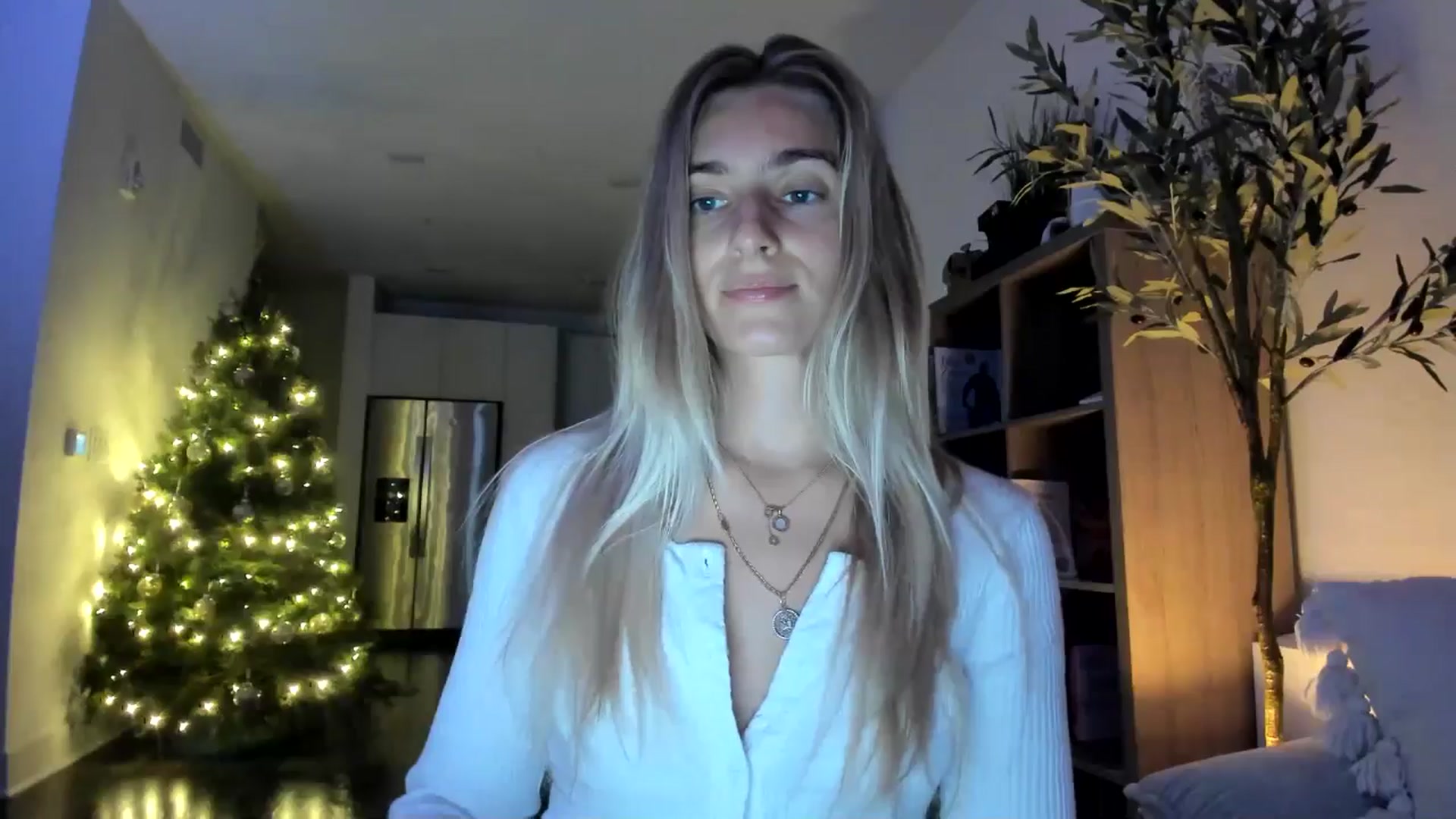 Gallery image thumbnail from Vodka_Queen's myfreecams stream on, 12/18/2024, 05:23 image 6 of 20