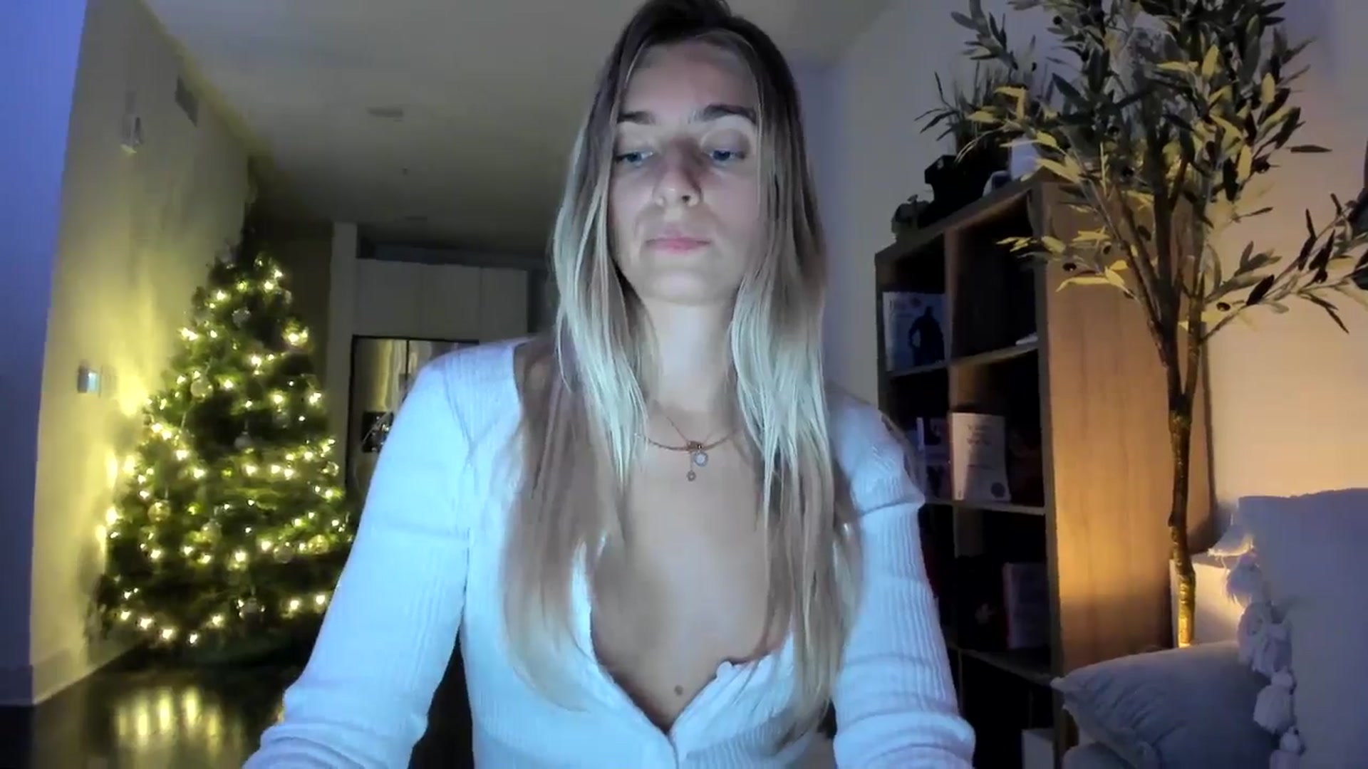Gallery image thumbnail from Vodka_Queen's myfreecams stream on, 12/18/2024, 08:16 image 11 of 20