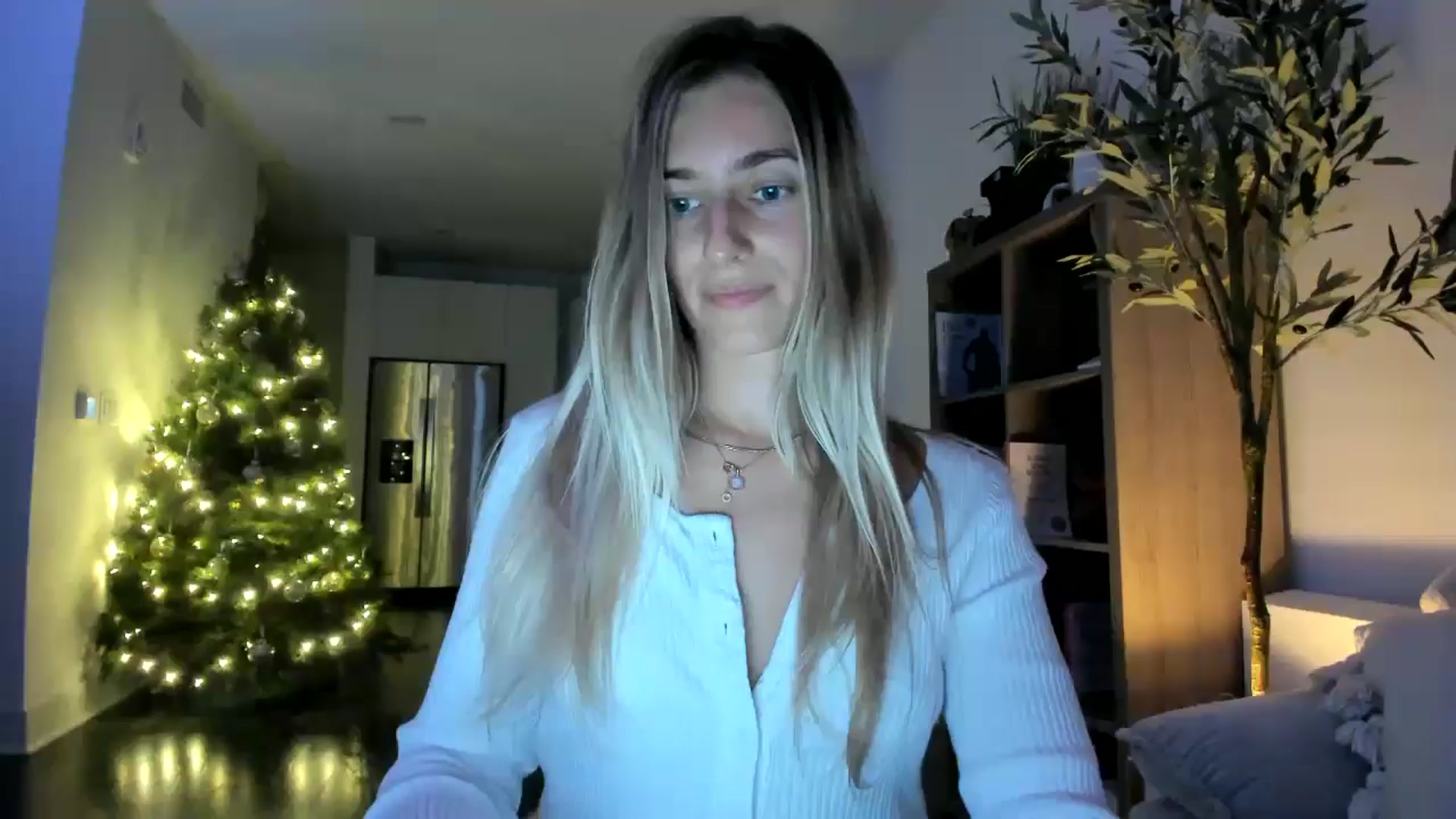 Gallery image thumbnail from Vodka_Queen's myfreecams stream on, 12/18/2024, 08:16 image 1 of 20