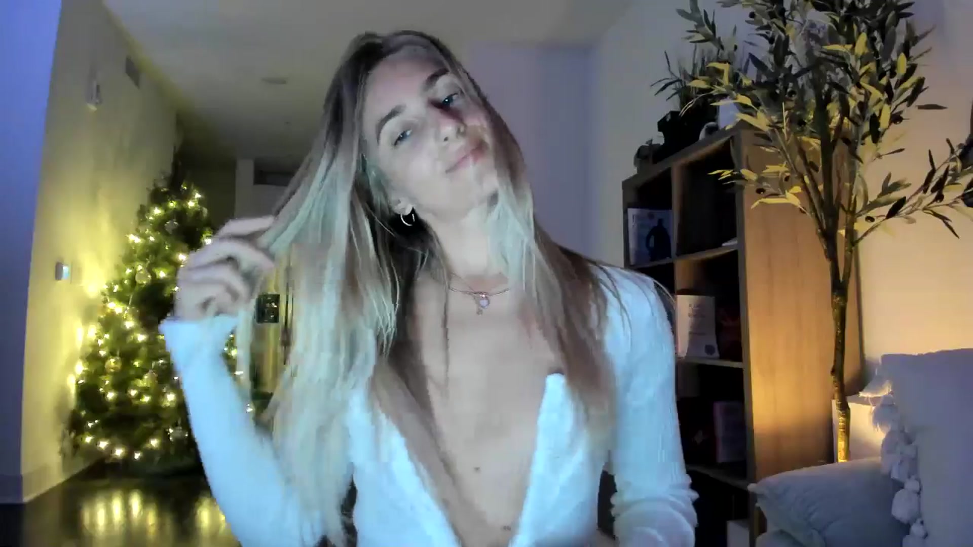 Gallery image thumbnail from Vodka_Queen's myfreecams stream on, 12/18/2024, 08:16 image 8 of 20