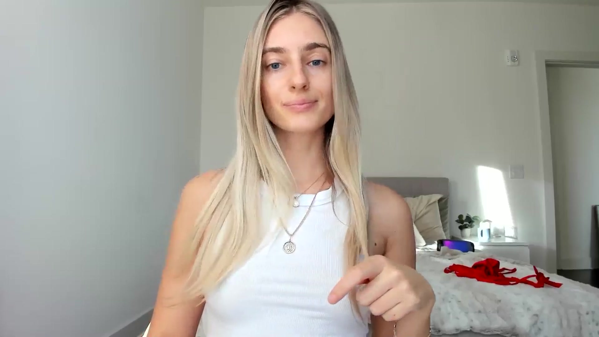 Gallery image thumbnail from Vodka_Queen's myfreecams stream on, 12/18/2024, 23:05 image 18 of 20