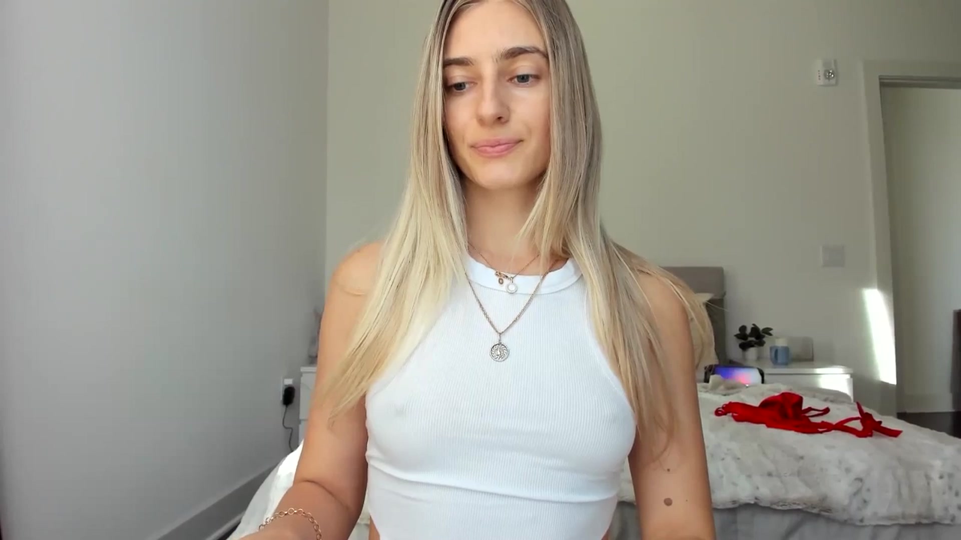Gallery image thumbnail from Vodka_Queen's myfreecams stream on, 12/18/2024, 23:05 image 6 of 20