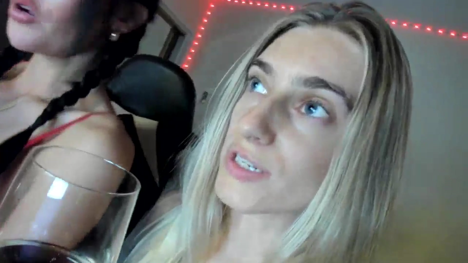 Gallery image thumbnail from Vodka_Queen's myfreecams stream on, 12/19/2024, 08:34 image 9 of 20