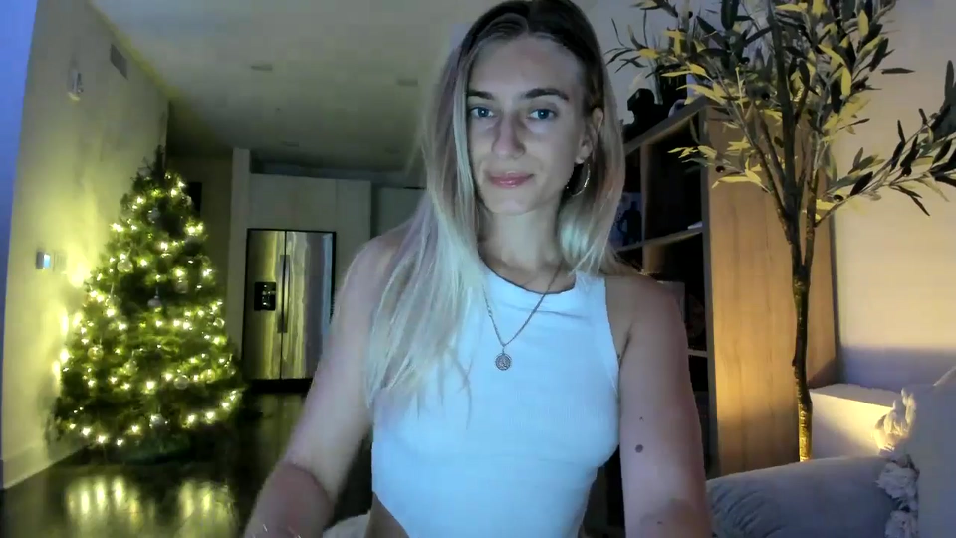 Gallery image thumbnail from Vodka_Queen's myfreecams stream on, 12/20/2024, 06:38 image 10 of 20