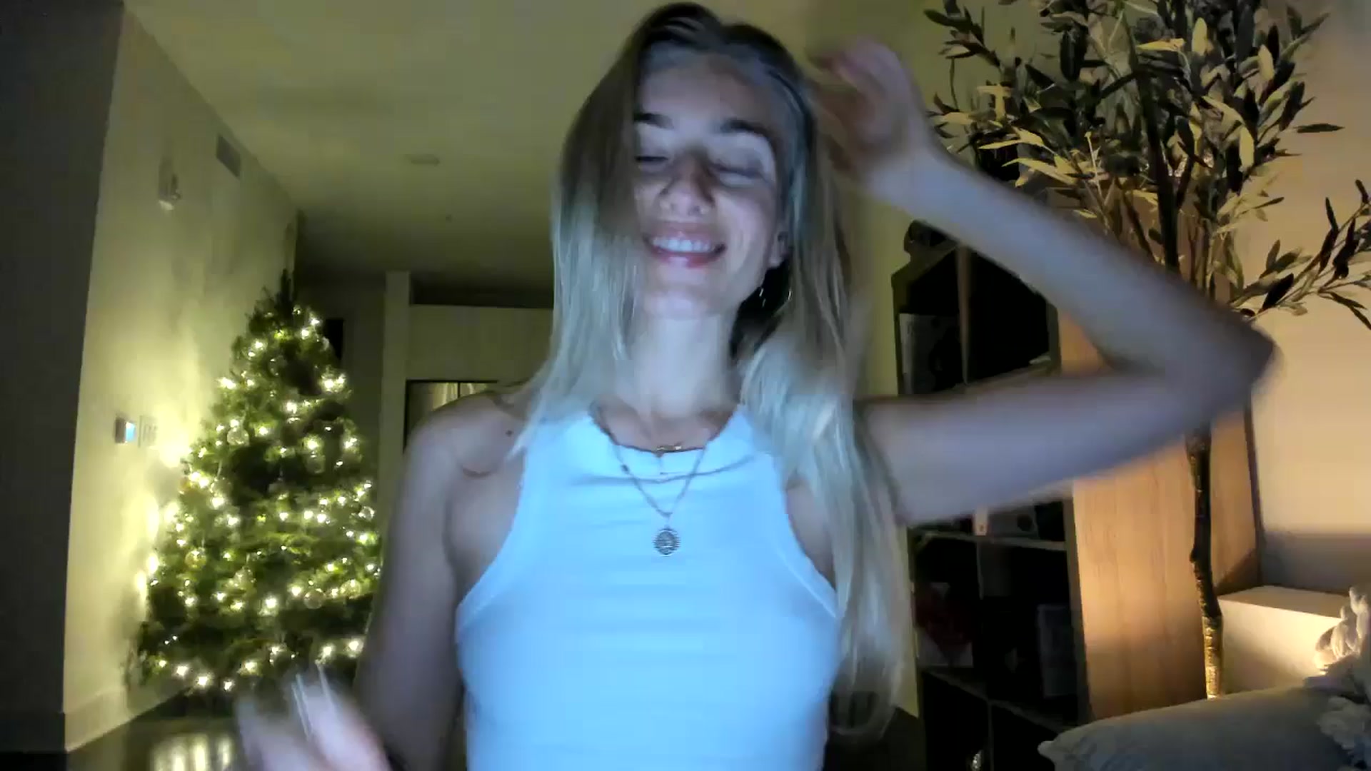 Gallery image thumbnail from Vodka_Queen's myfreecams stream on, 12/20/2024, 06:38 image 1 of 20