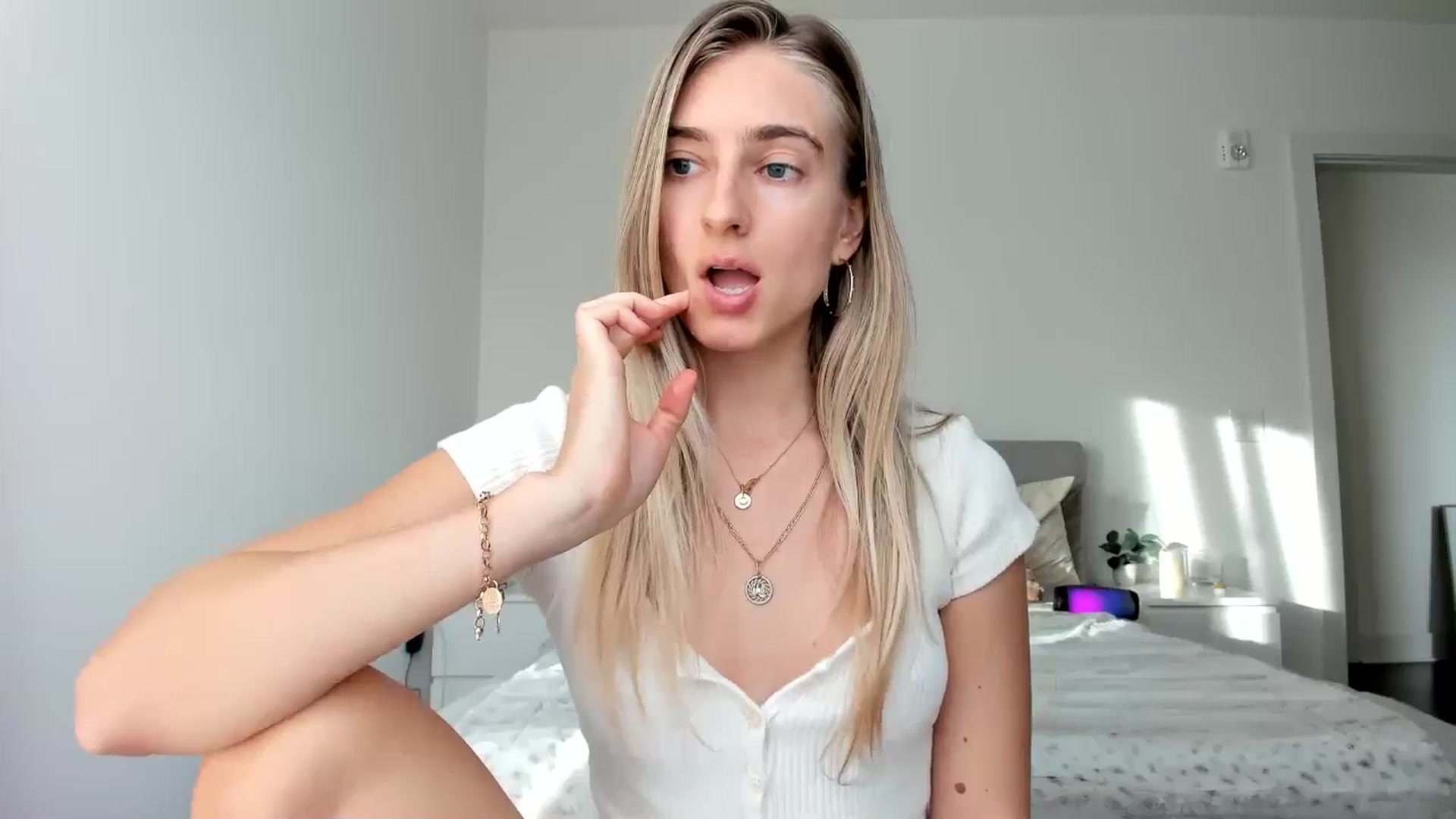 Gallery image thumbnail from Vodka_Queen's myfreecams stream on, 12/20/2024, 23:19 image 16 of 20