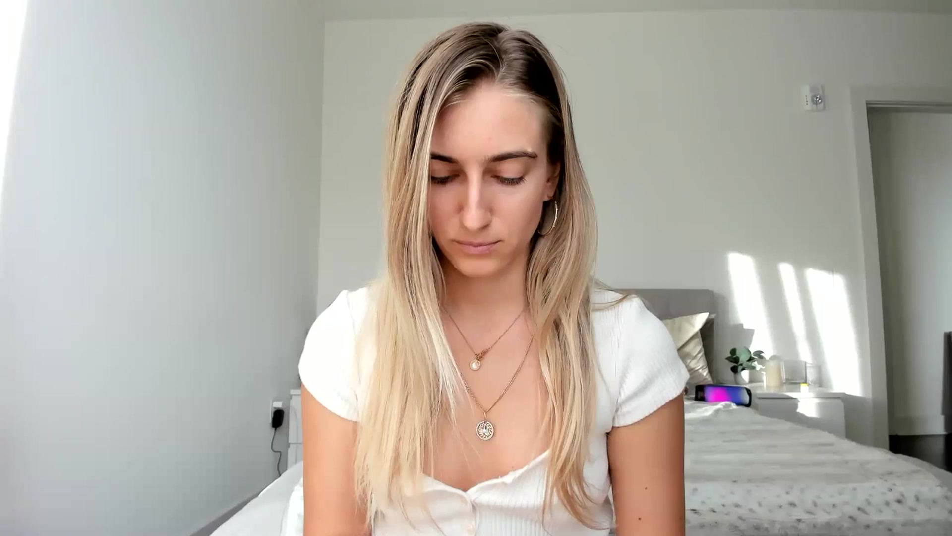 Gallery image thumbnail from Vodka_Queen's myfreecams stream on, 12/20/2024, 23:19 image 18 of 20