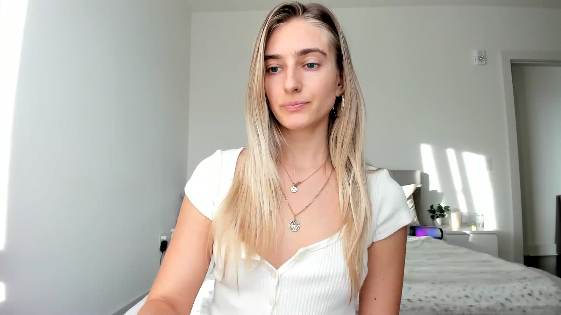 Gallery image thumbnail from Vodka_Queen's myfreecams stream on, 12/20/2024, 23:19 image 20 of 20