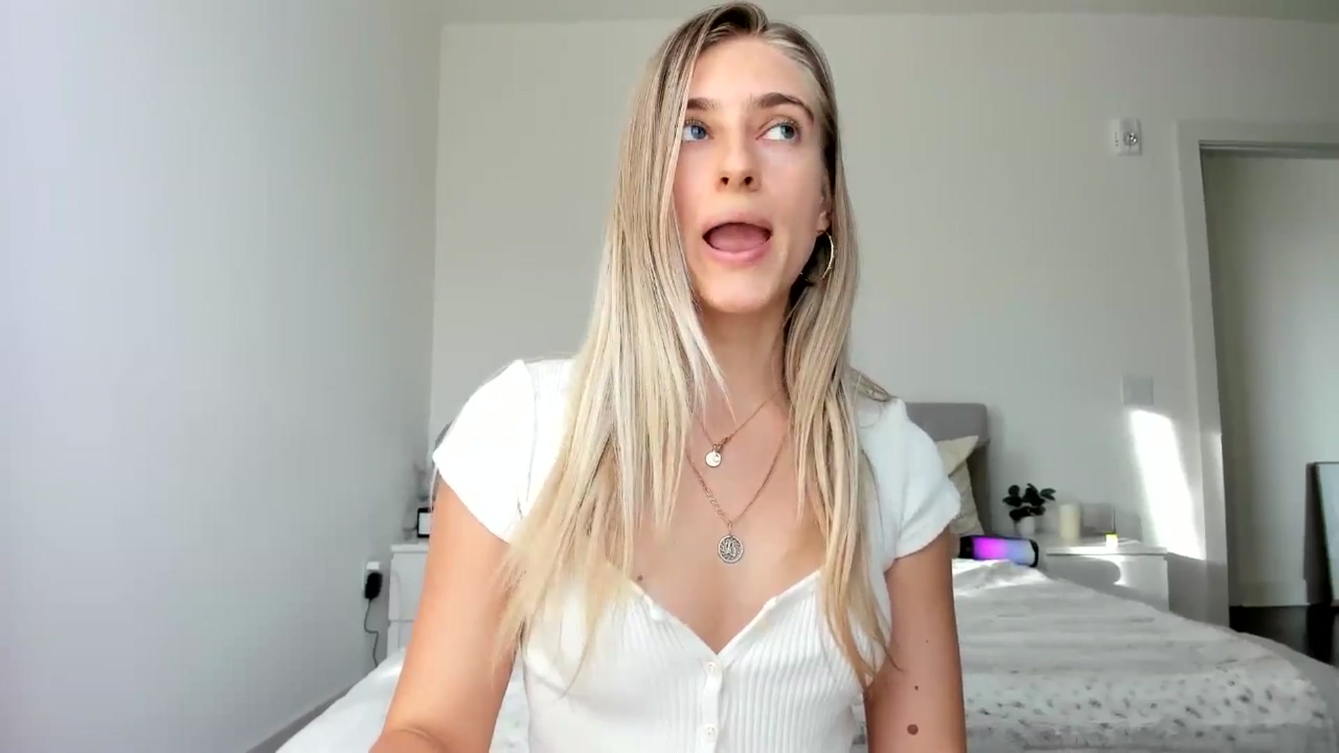 Gallery image thumbnail from Vodka_Queen's myfreecams stream on, 12/20/2024, 23:19 image 10 of 20