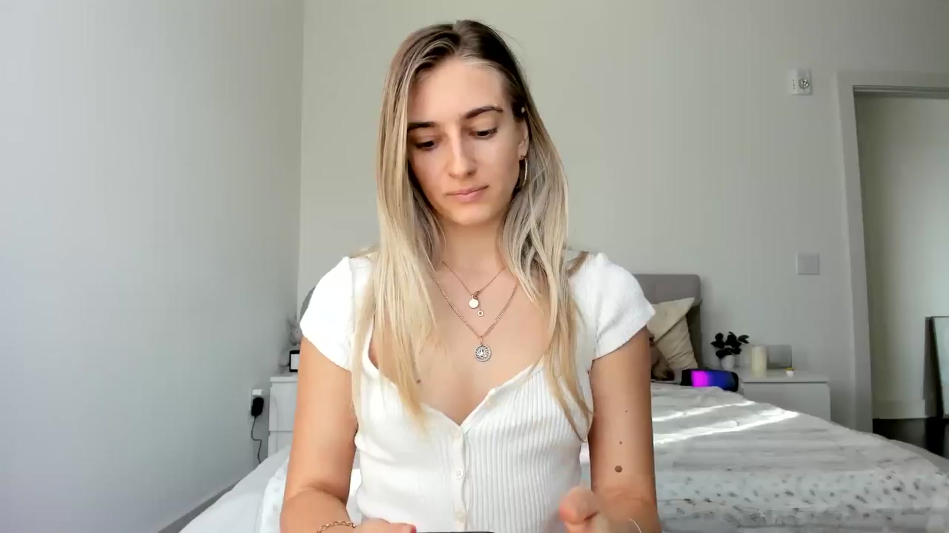 Gallery image thumbnail from Vodka_Queen's myfreecams stream on, 12/20/2024, 23:19 image 2 of 20