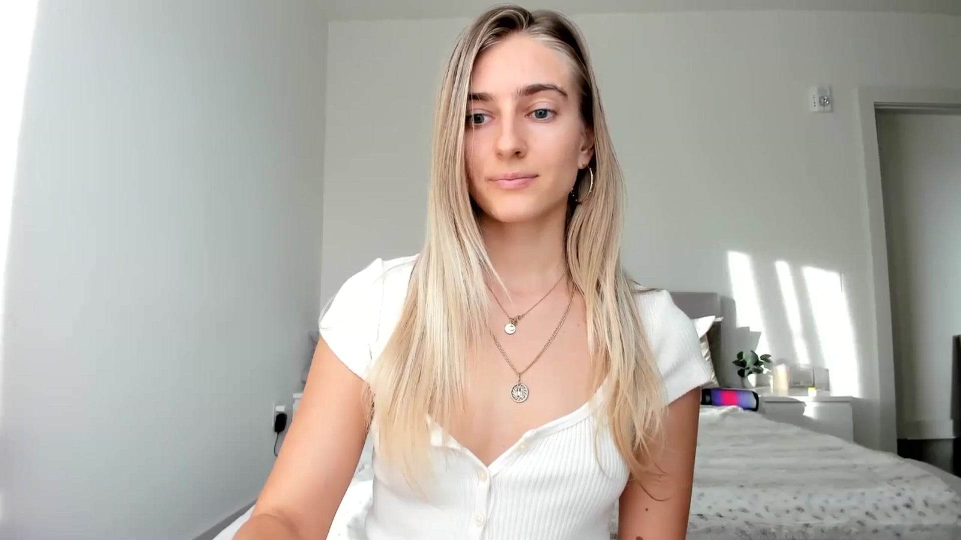 Gallery image thumbnail from Vodka_Queen's myfreecams stream on, 12/20/2024, 23:19 image 19 of 20