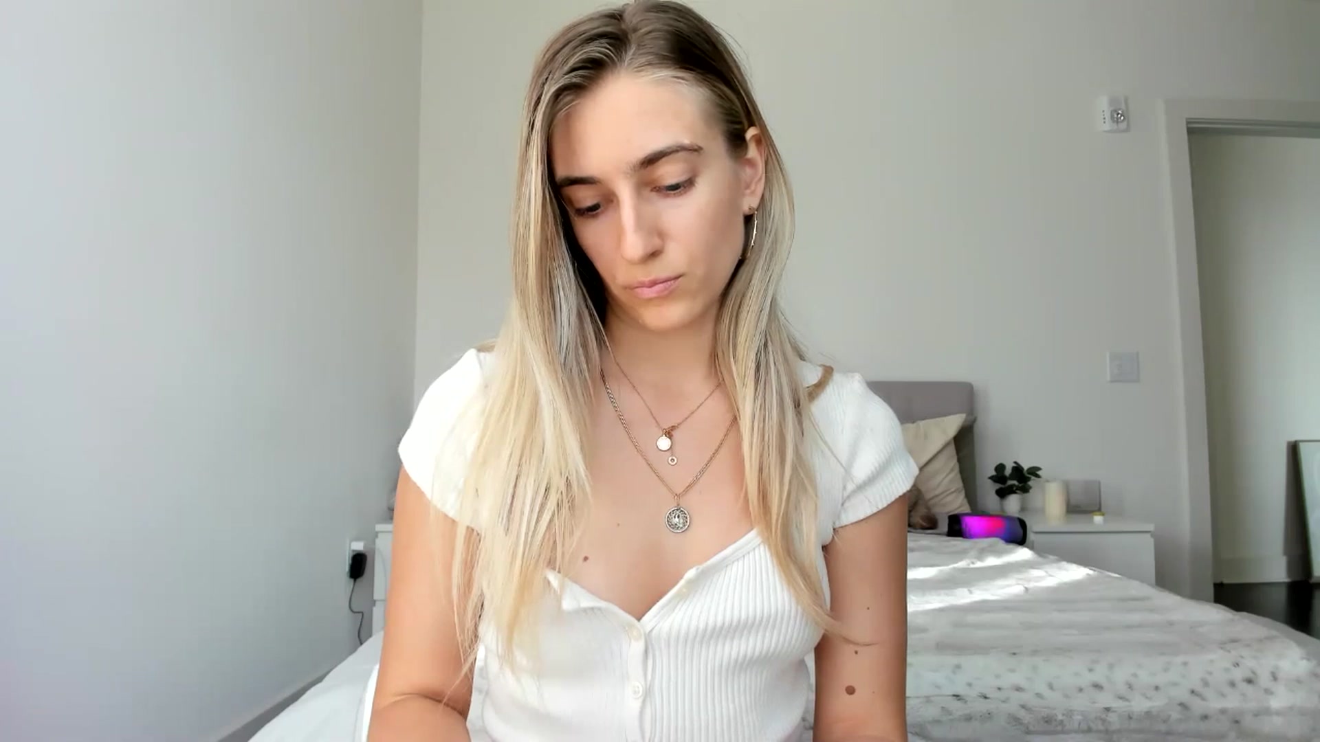 Gallery image thumbnail from Vodka_Queen's myfreecams stream on, 12/20/2024, 23:19 image 4 of 20