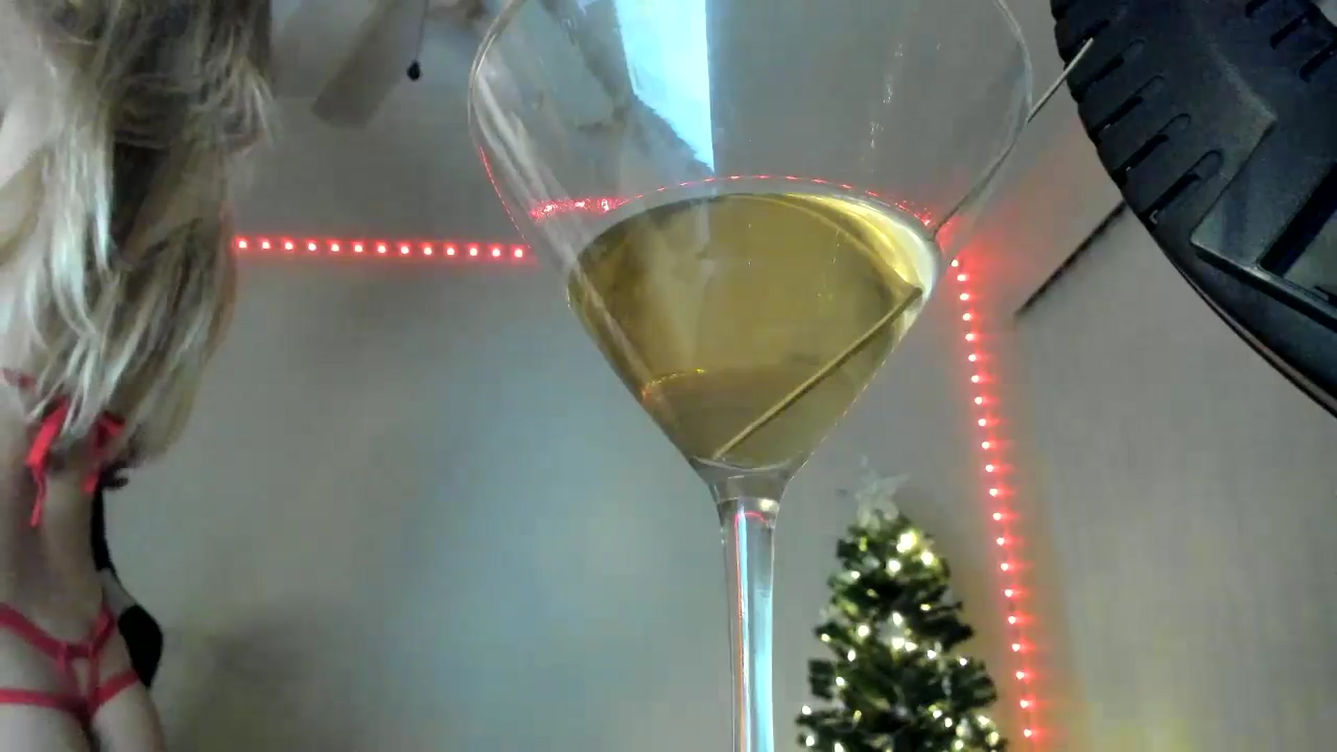 Gallery image thumbnail from Vodka_Queen's myfreecams stream on, 12/22/2024, 05:13 image 11 of 20