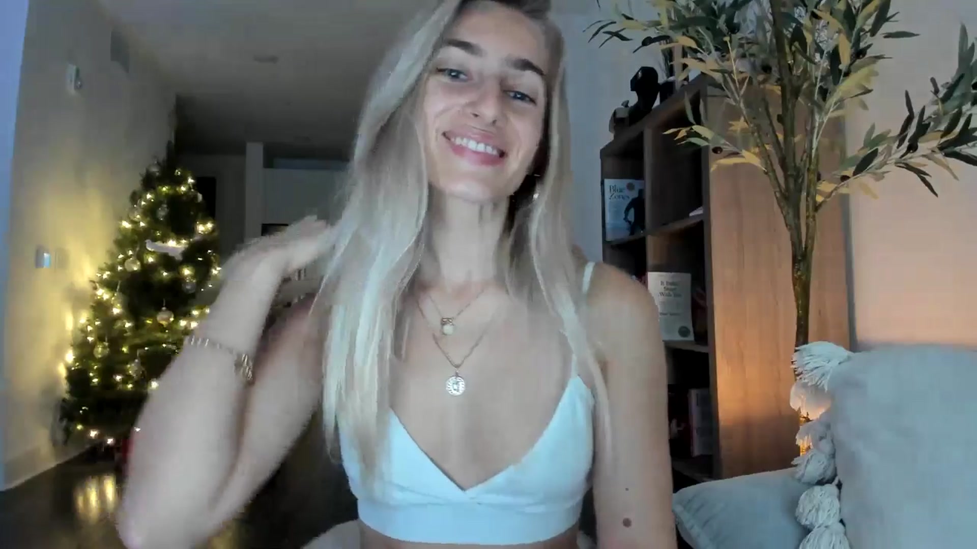 Gallery image thumbnail from Vodka_Queen's myfreecams stream on, 12/24/2024, 21:30 image 11 of 20