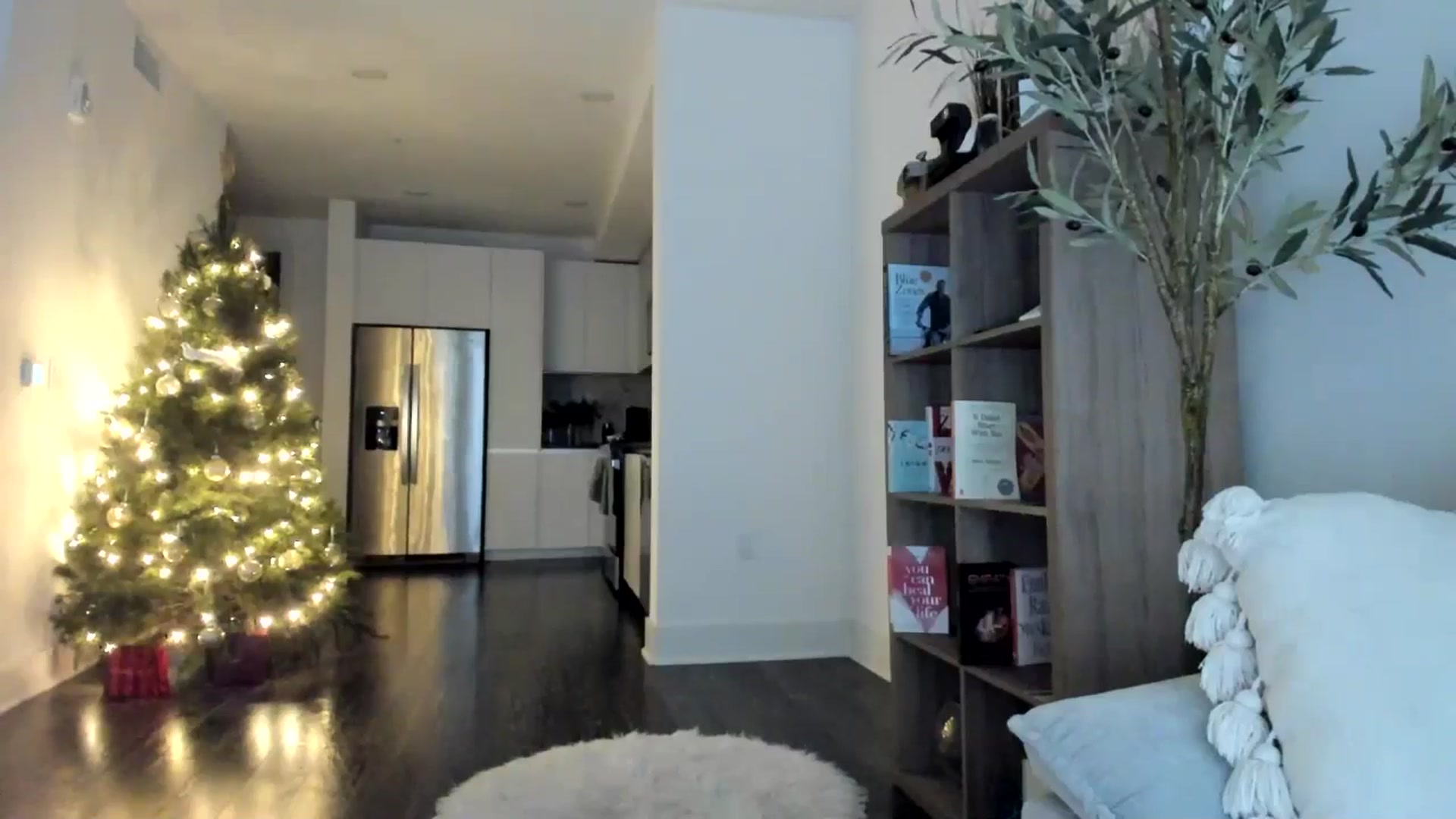 Gallery image thumbnail from Vodka_Queen's myfreecams stream on, 12/28/2024, 01:57 image 10 of 20