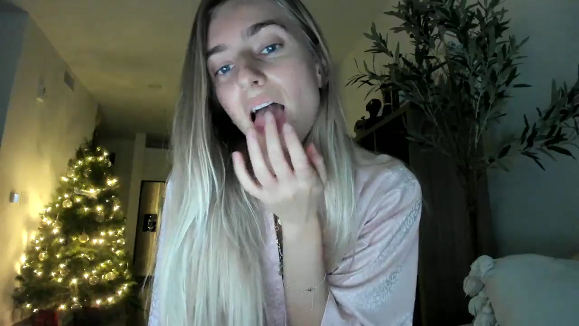 Gallery image thumbnail from Vodka_Queen's myfreecams stream on, 12/28/2024, 01:57 image 13 of 20