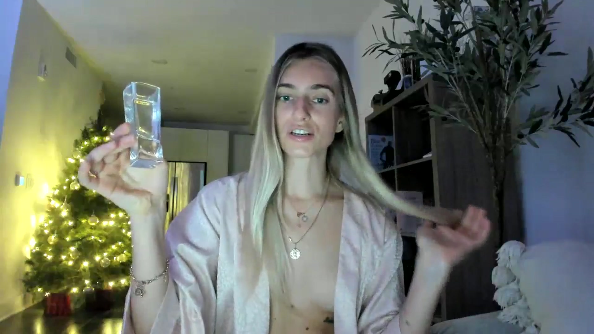 Gallery image thumbnail from Vodka_Queen's myfreecams stream on, 12/28/2024, 01:57 image 18 of 20