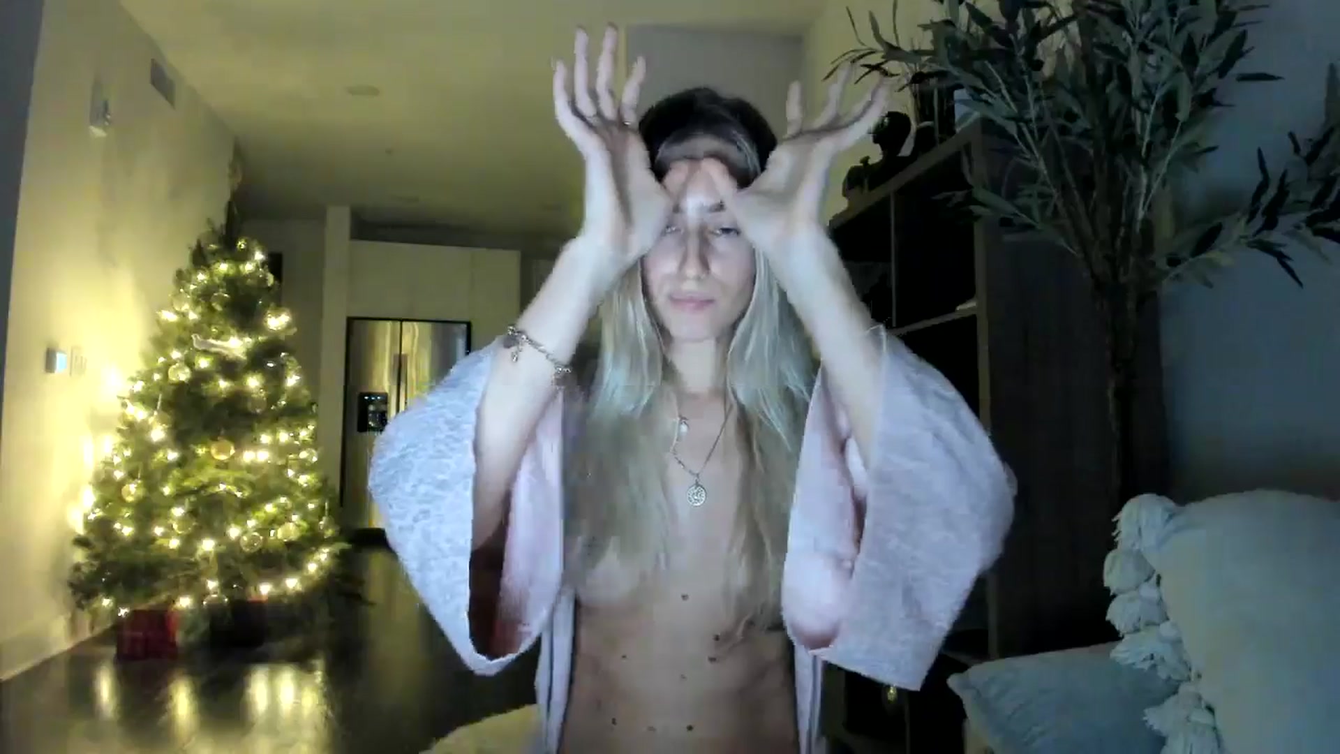 Gallery image thumbnail from Vodka_Queen's myfreecams stream on, 12/28/2024, 01:57 image 15 of 20