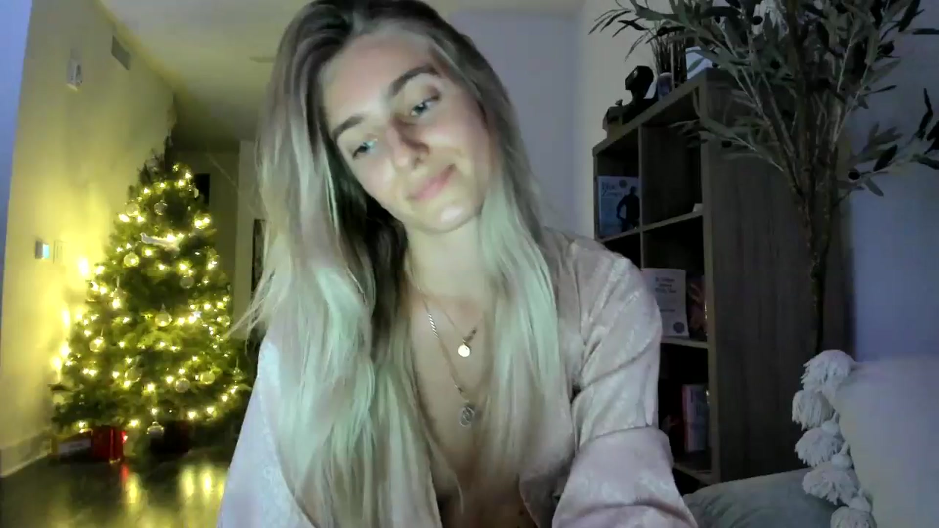 Gallery image thumbnail from Vodka_Queen's myfreecams stream on, 12/31/2024, 04:07 image 12 of 20