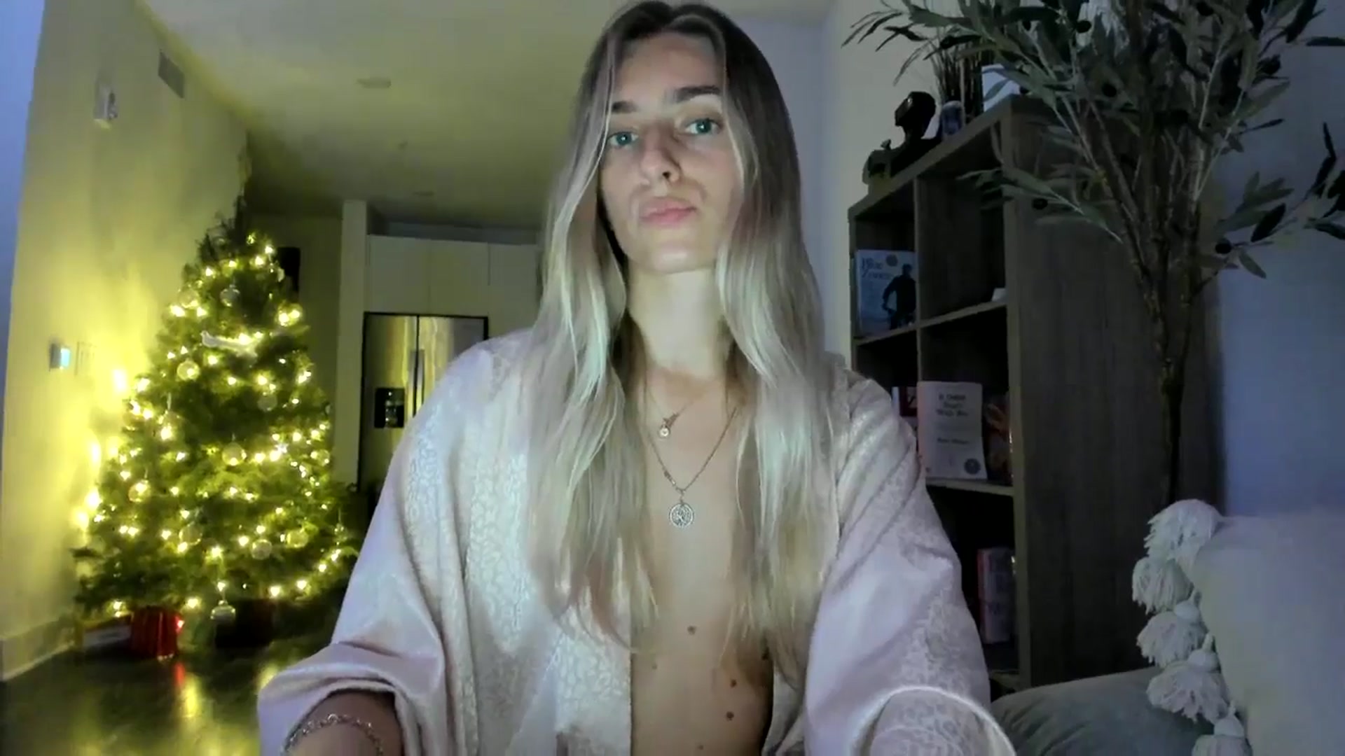 Gallery image thumbnail from Vodka_Queen's myfreecams stream on, 12/31/2024, 04:07 image 5 of 20