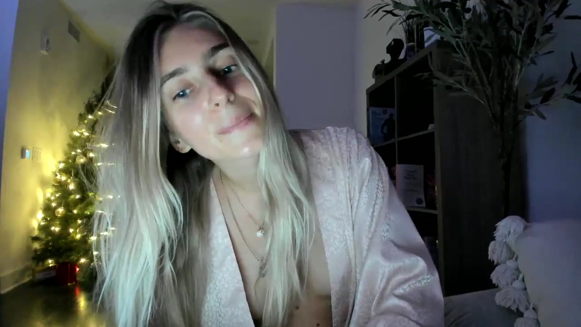 Gallery image thumbnail from Vodka_Queen's myfreecams stream on, 12/31/2024, 04:07 image 2 of 20