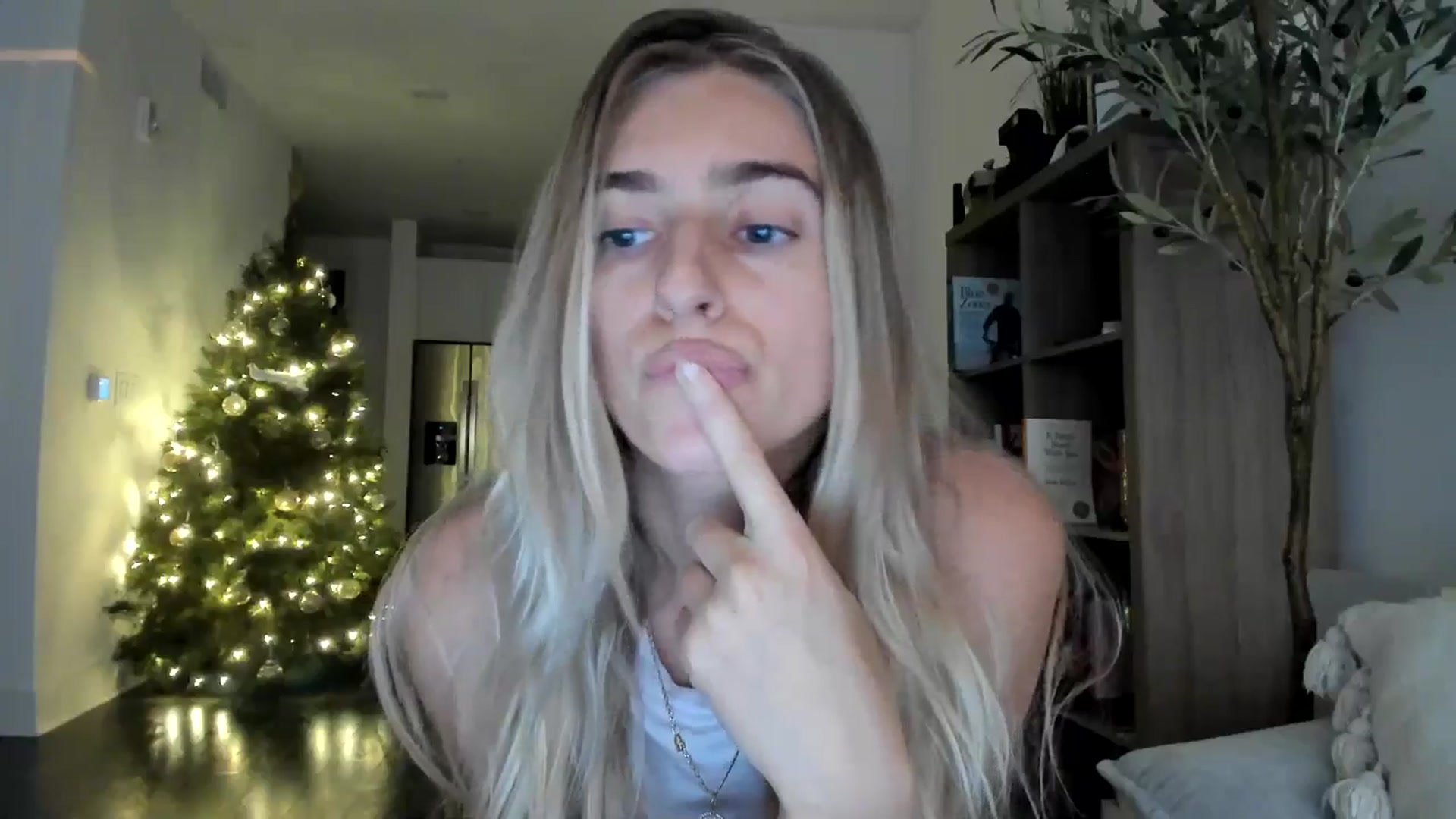 Gallery image thumbnail from Vodka_Queen's myfreecams stream on, 01/04/2025, 01:03 image 19 of 20