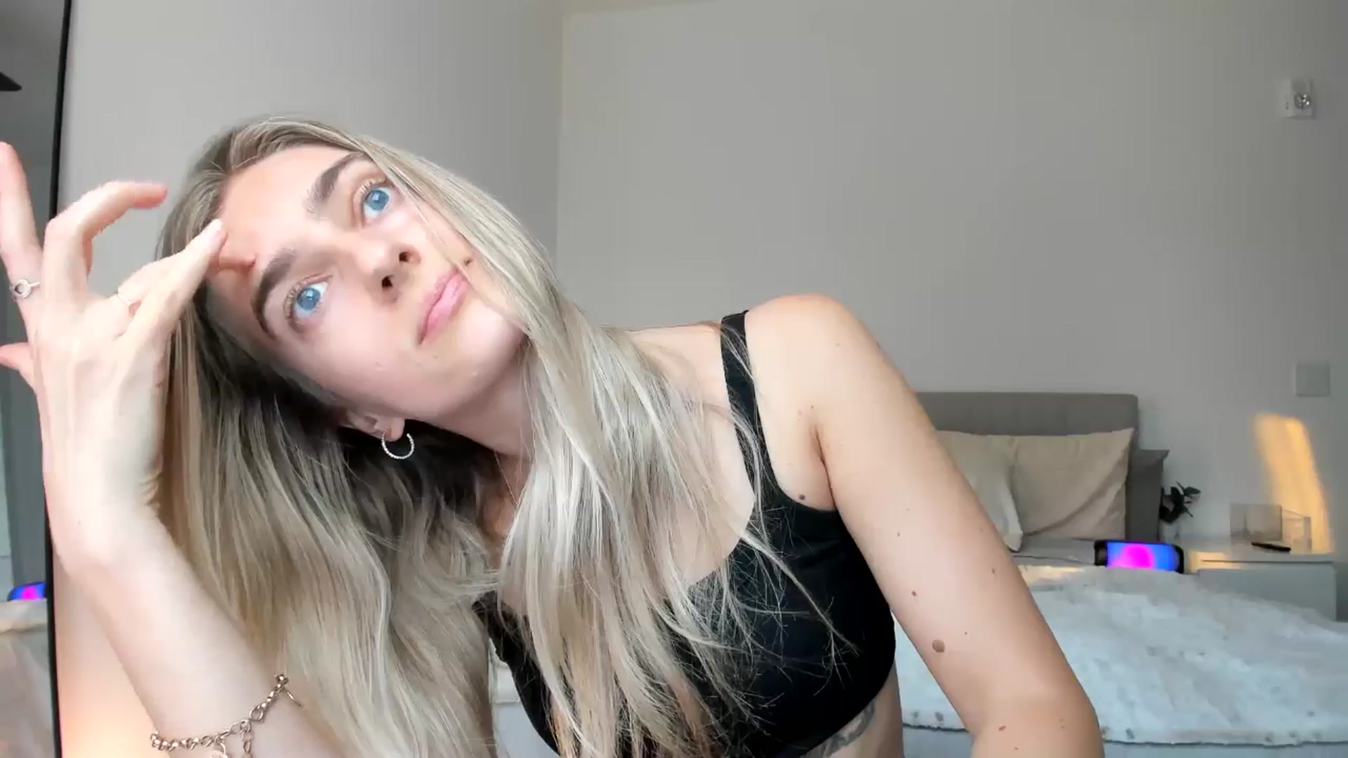 Gallery image thumbnail from Vodka_Queen's myfreecams stream on, 01/08/2025, 23:06 image 17 of 20