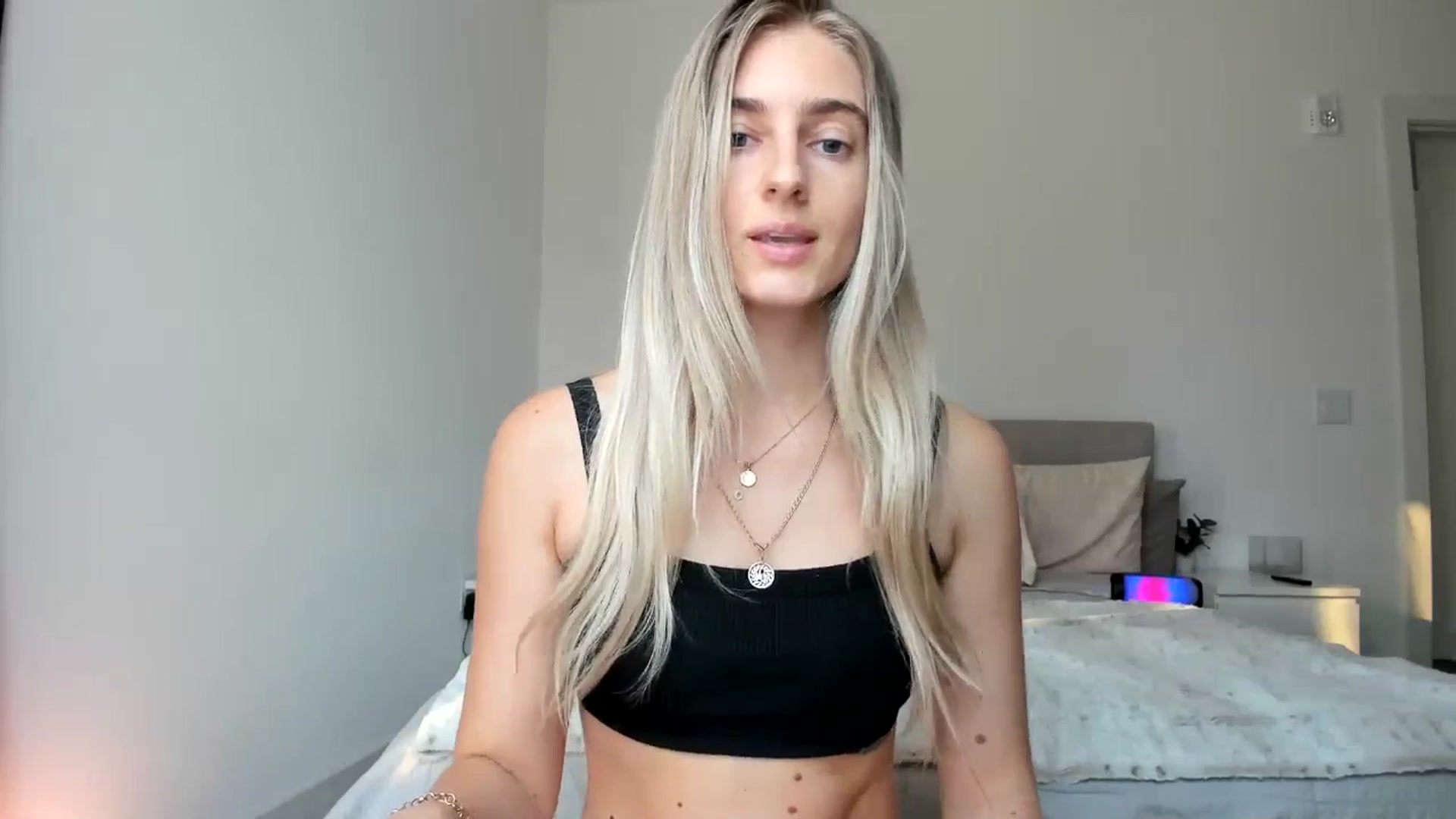 Gallery image thumbnail from Vodka_Queen's myfreecams stream on, 01/08/2025, 23:06 image 6 of 20