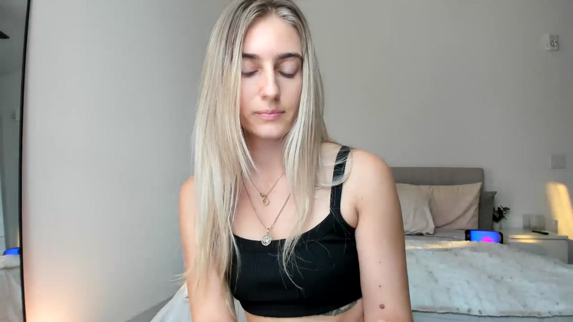 Gallery image thumbnail from Vodka_Queen's myfreecams stream on, 01/08/2025, 23:06 image 14 of 20