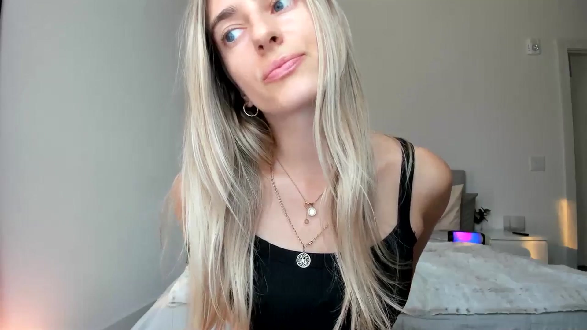 Gallery image thumbnail from Vodka_Queen's myfreecams stream on, 01/08/2025, 23:06 image 8 of 20