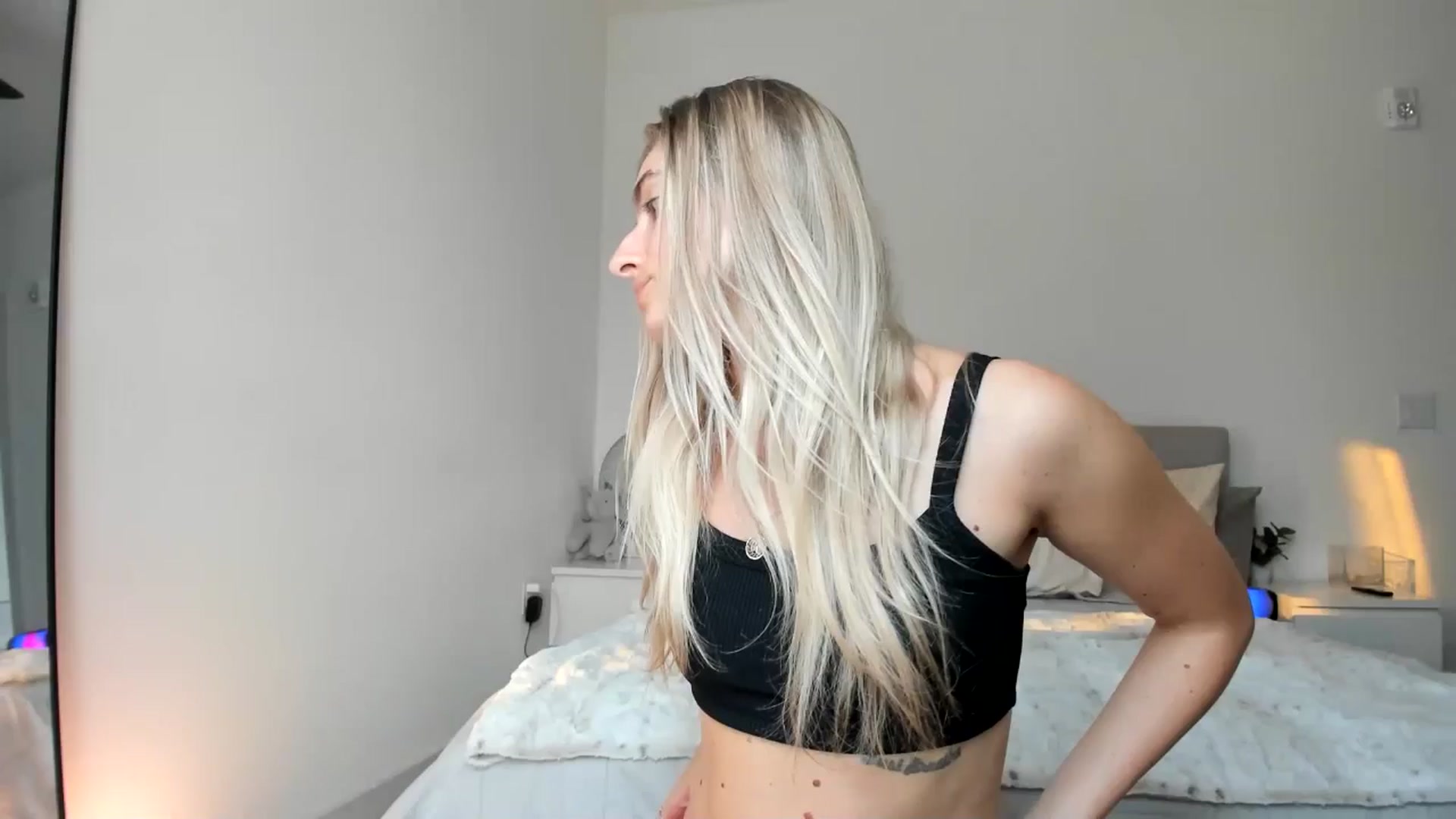 Gallery image thumbnail from Vodka_Queen's myfreecams stream on, 01/08/2025, 23:06 image 18 of 20