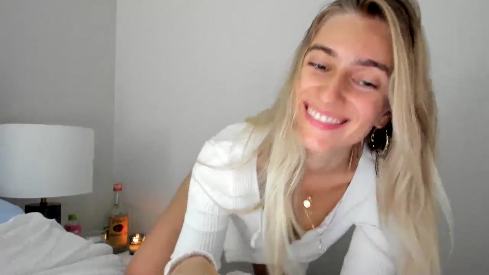 Gallery image thumbnail from Vodka_Queen's myfreecams stream on, 01/14/2025, 09:37 image 17 of 20