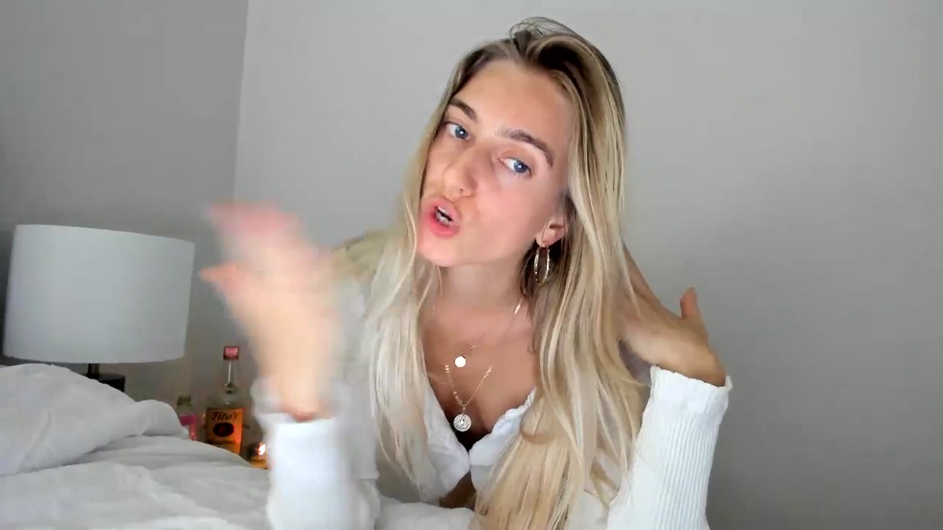 Gallery image thumbnail from Vodka_Queen's myfreecams stream on, 01/14/2025, 09:37 image 10 of 20