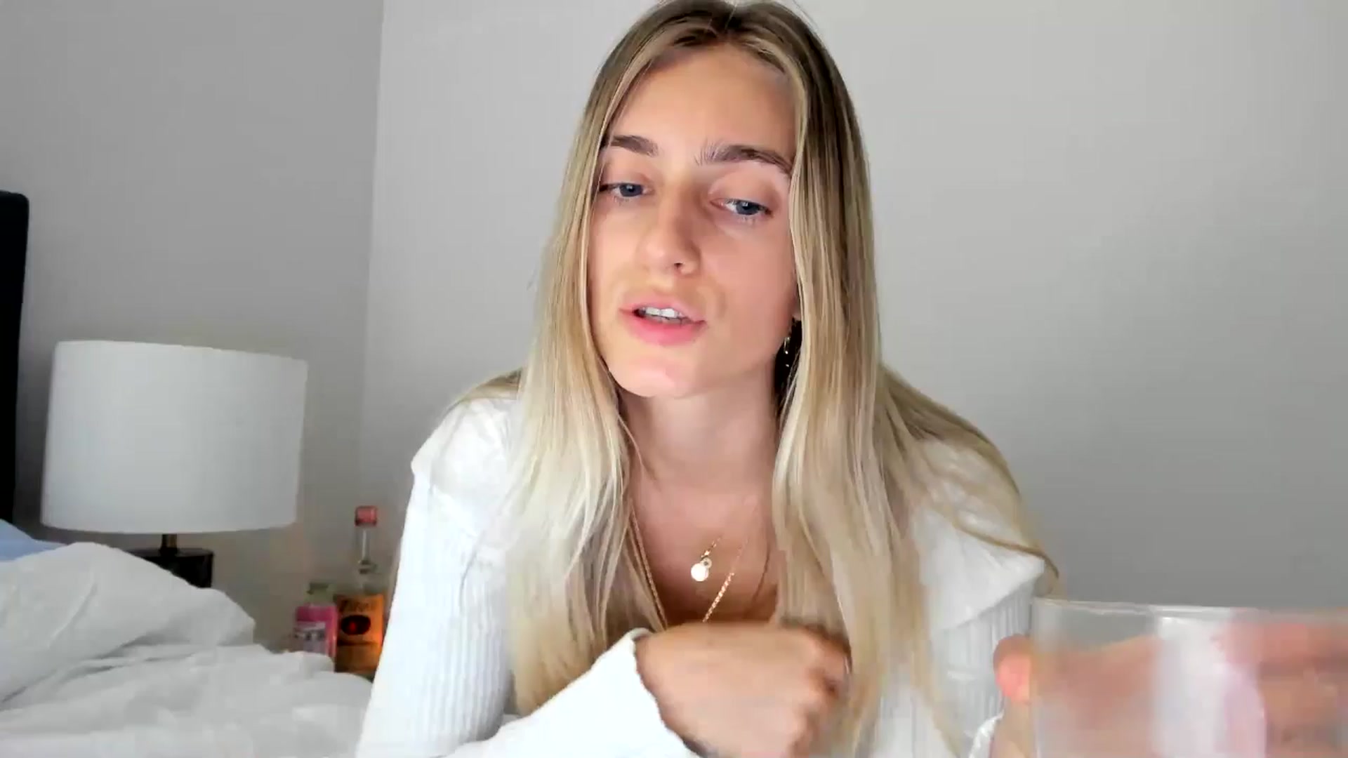 Gallery image thumbnail from Vodka_Queen's myfreecams stream on, 01/14/2025, 09:37 image 3 of 20