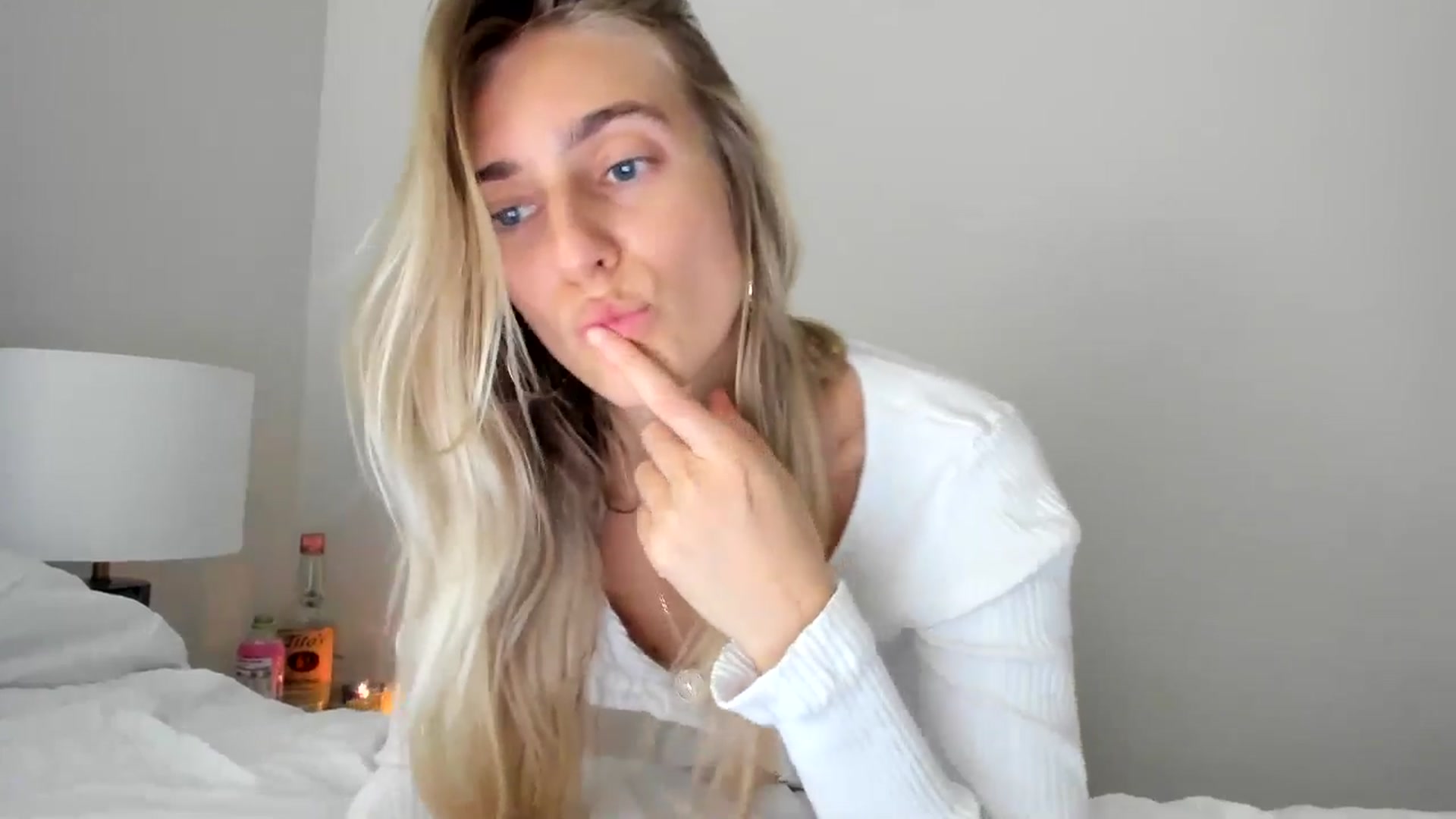 Gallery image thumbnail from Vodka_Queen's myfreecams stream on, 01/14/2025, 09:37 image 6 of 20